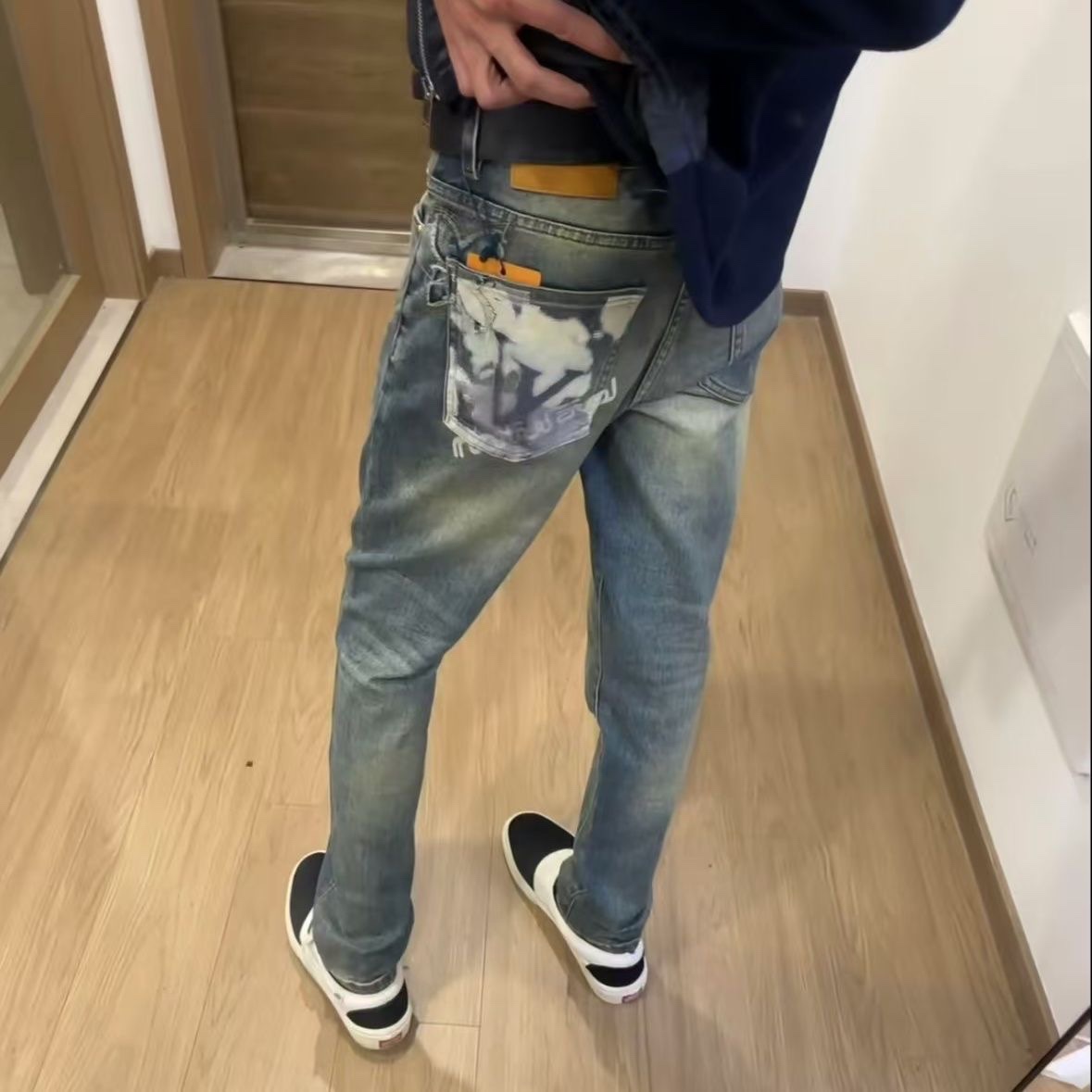 Louis Vuitton Autumn/Winter Collection: Tranquil Blue Washed Apparel in Various Sizes - 图片 4