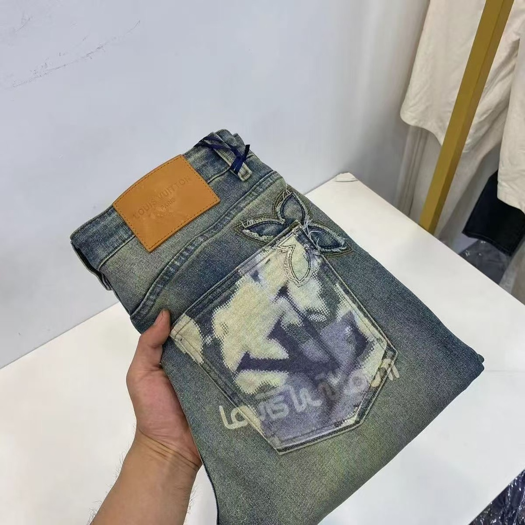 Louis Vuitton Autumn/Winter Collection: Tranquil Blue Washed Apparel in Various Sizes - 图片 1