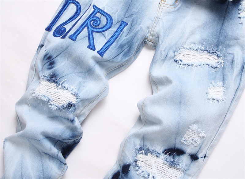 Autonomous AMIRI Embroidery Jeans: Hand-Coded Logo Buttons, Water Wash Blue, Sizes S-XL - 图片 4