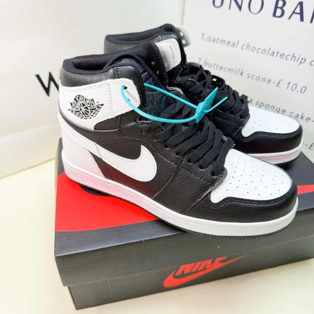 💰99 特价🔥🔥🔥    包邮 AJ1高帮反转熊猫莆田拉帮工艺码数36-44