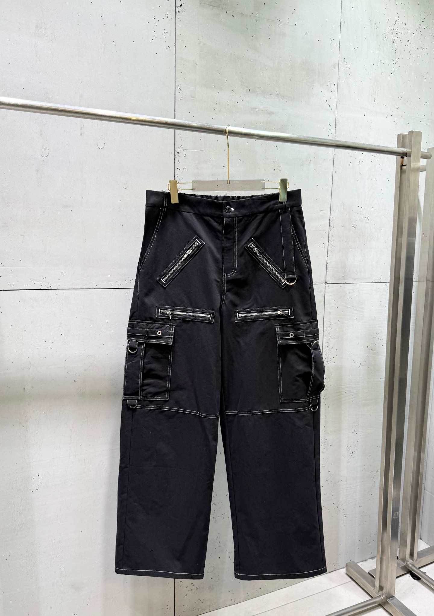 P240 Balenciaga Versión alta, nueva colección de principios de 2026, pantalones de trabajo rectos con anillos metálicos…