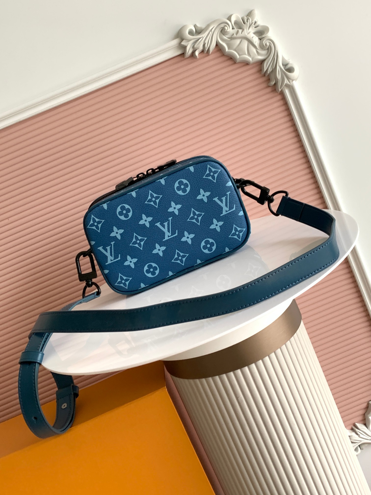 顶级原单 变码芯片 M82801蓝花 (皮肩带。)Nano Alpha 手袋为 Monogram Sha