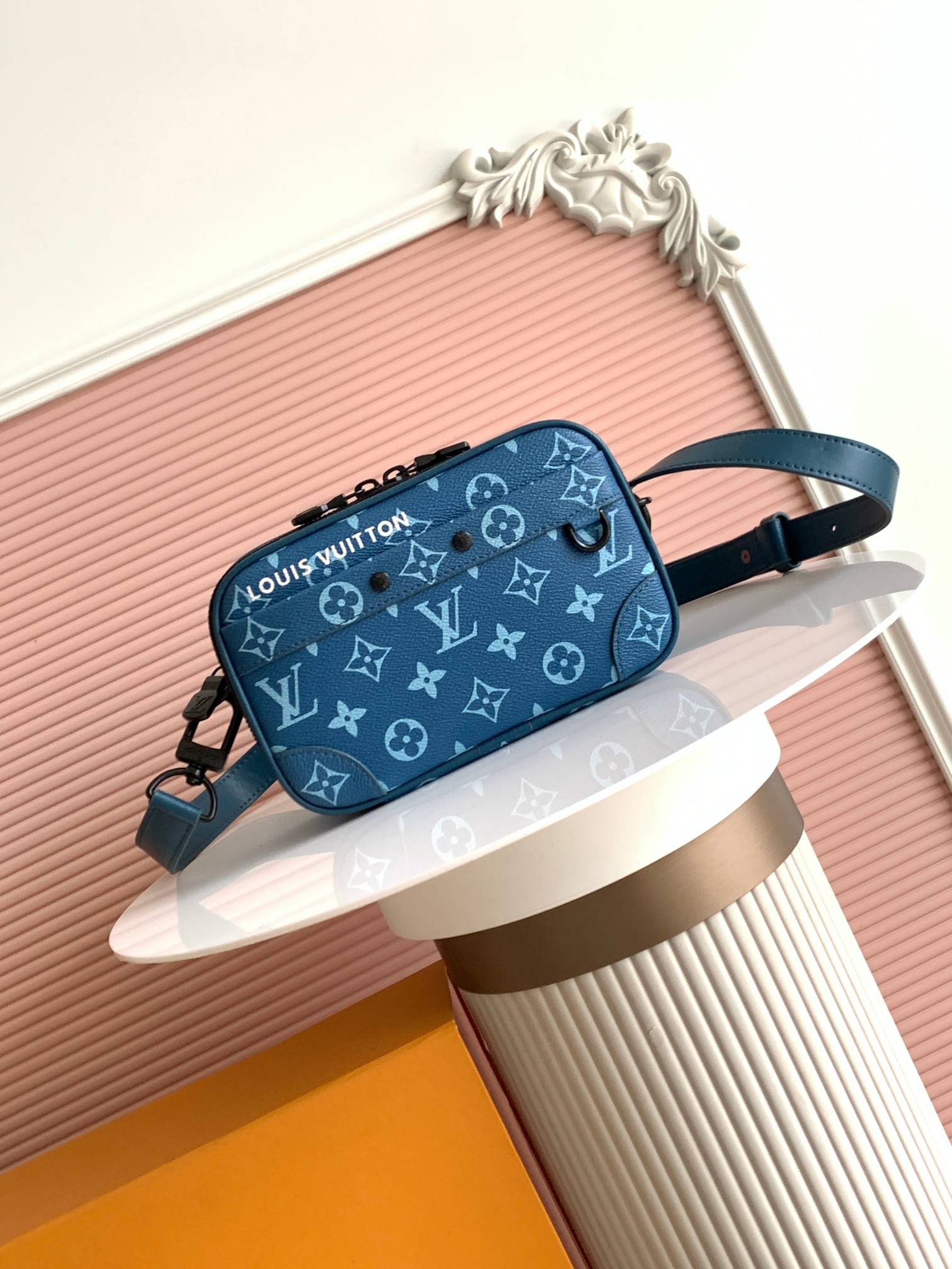 顶级原单 变码芯片 M82801蓝花 (皮肩带。)Nano Alpha 手袋为 Monogram Sha