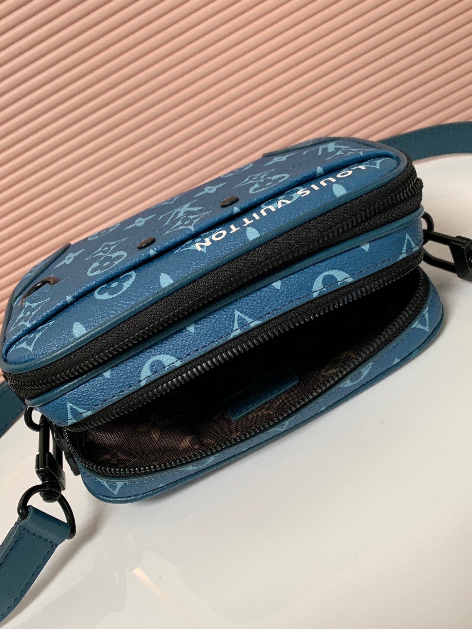 顶级原单 变码芯片 M82801蓝花 (皮肩带。)Nano Alpha 手袋为 Monogram Sha
