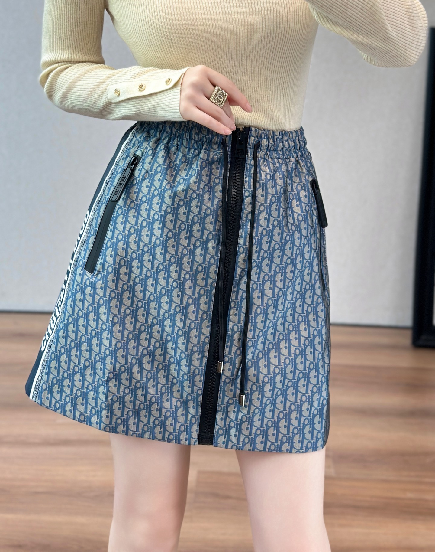 Dior 2025 Fall/Winter Jacquard A-Line Mini Skirt - Stylish and Flattering 2 i1756434121039 9049 0 0