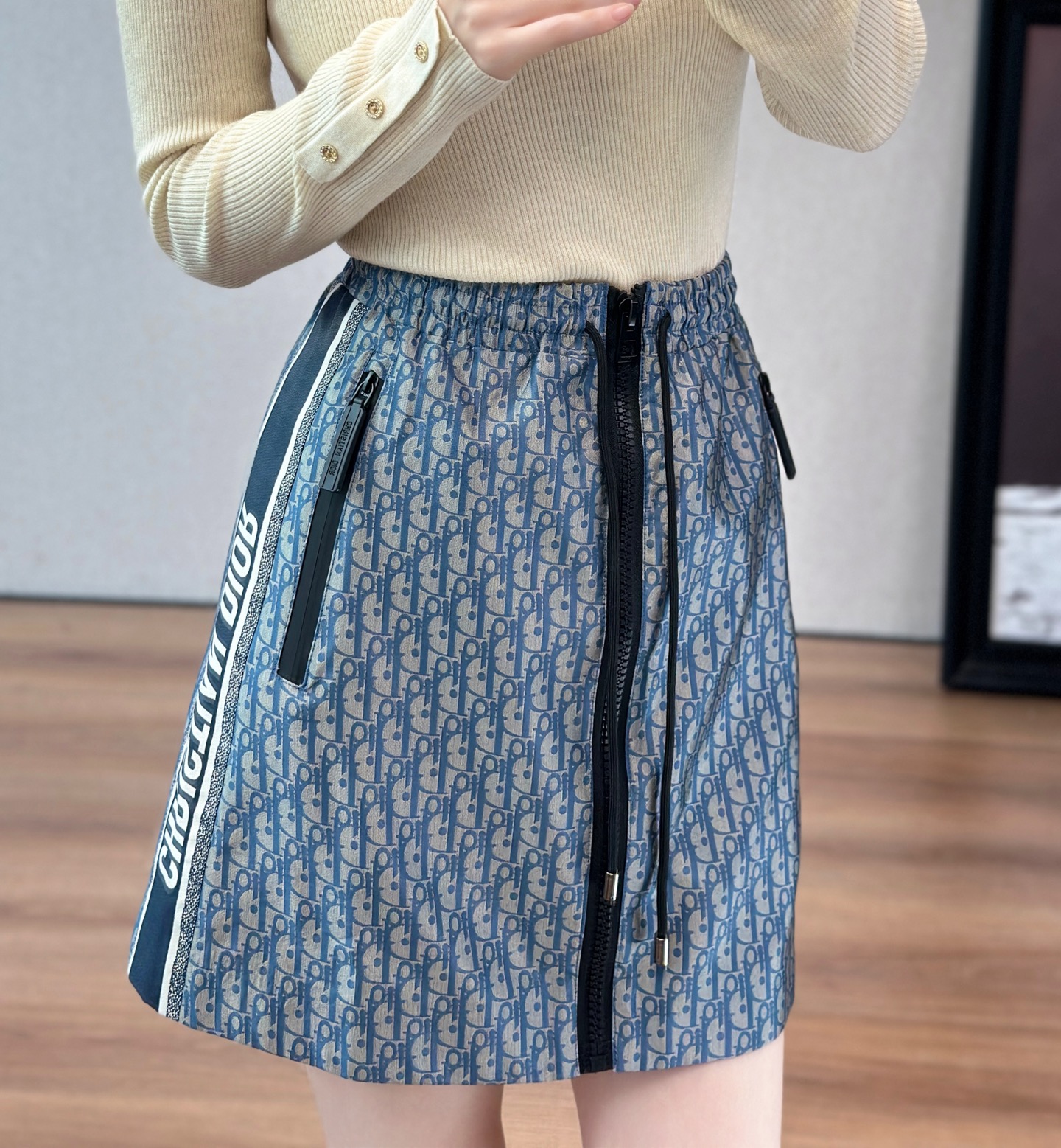 Dior 2025 Fall/Winter Jacquard A-Line Mini Skirt - Stylish and Flattering 4 i1756609013397 4913 0 1