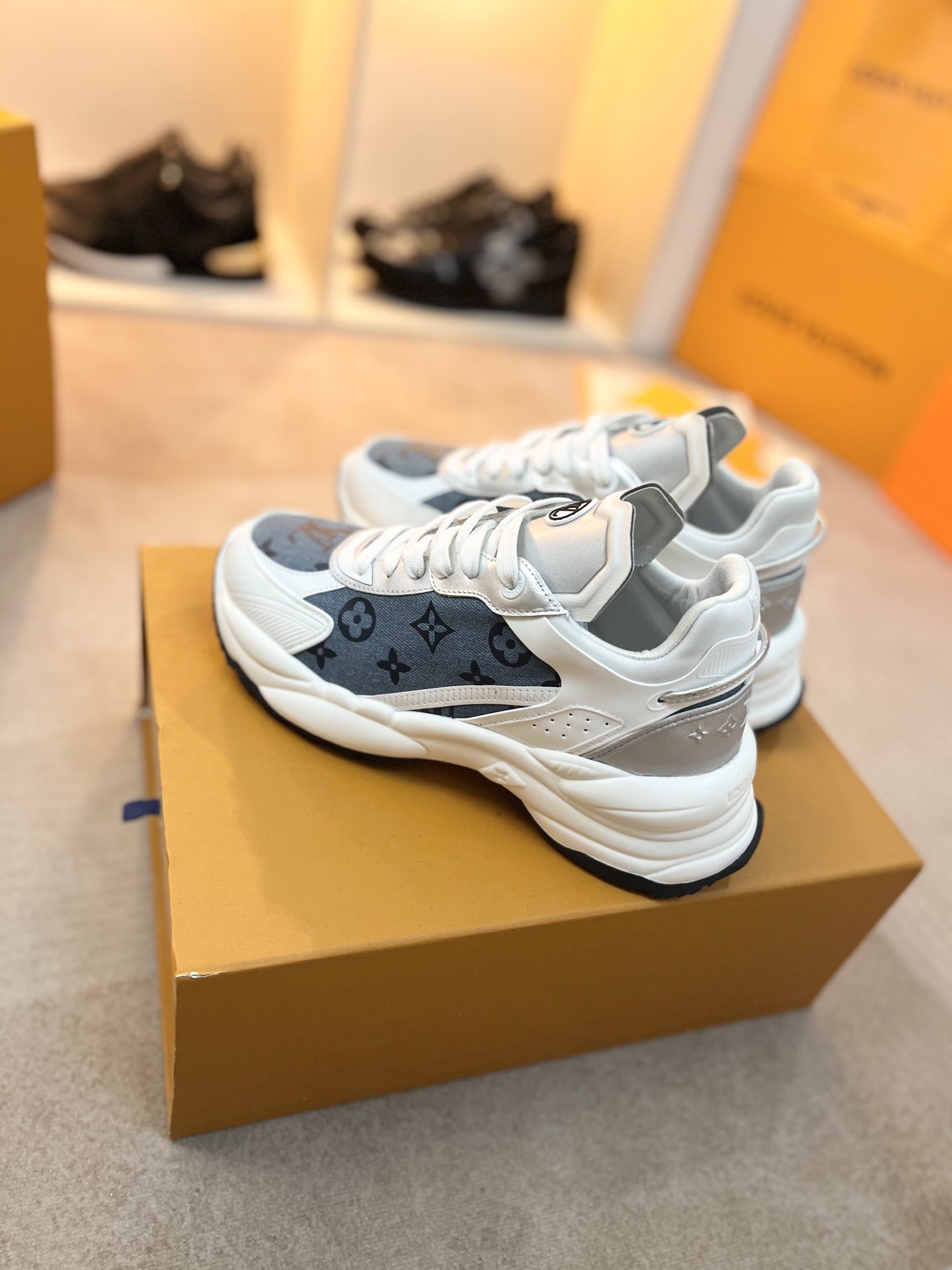Кроссовки Louis Vuitton Run 55