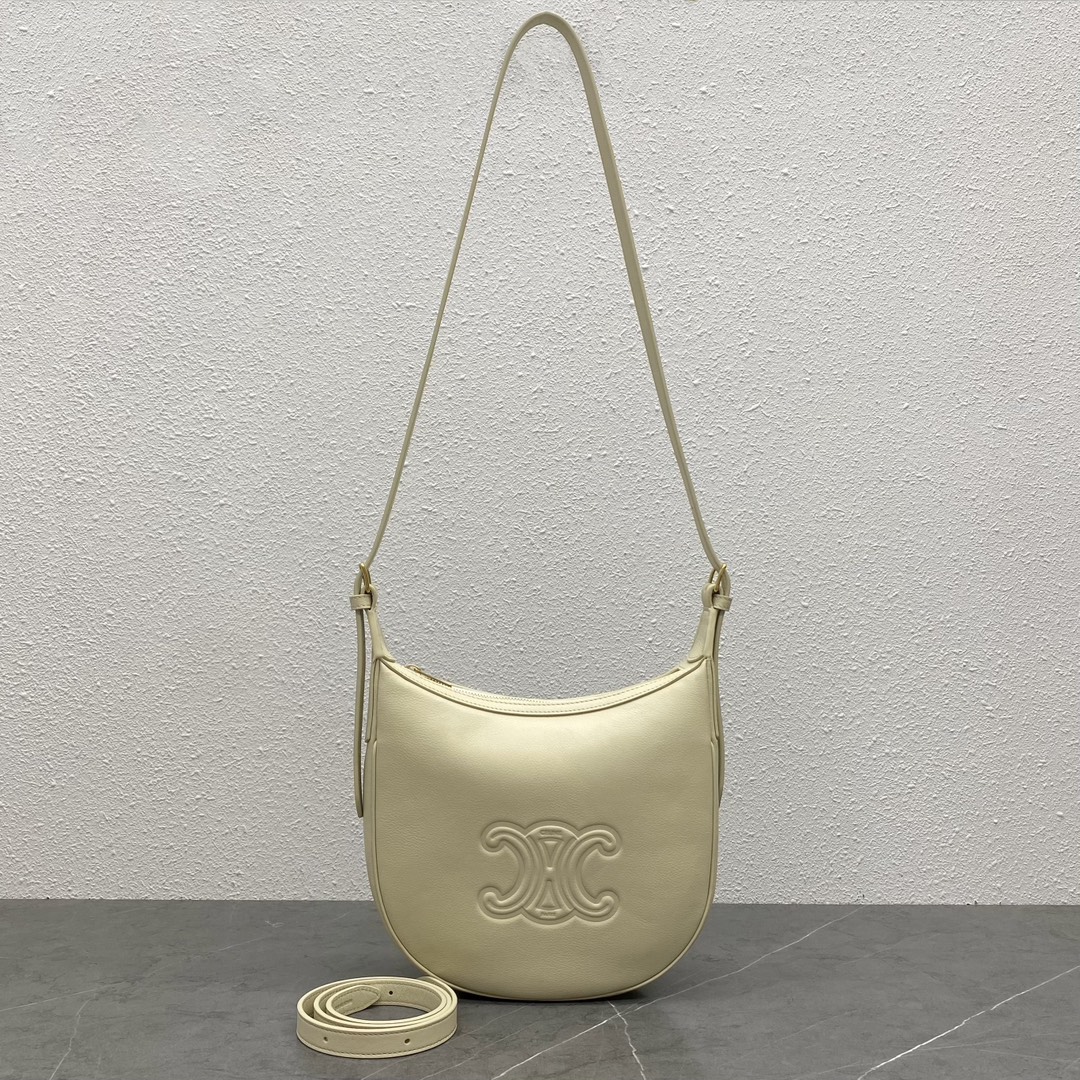 NO:203922,Genuine grade new product launch CE new model small HELOISE HOBO underarm bag must-enter series!  The round and smooth curved body looks a bit like the expanded version of the familiar AVA at first glance~ I have to say that Celine can tell if this big HoBo overall gives people a very French-style, lazy and casual look. The classic color combination is fashionable and fashionable and not easy to get out of date. The bag capacity meets short-distance business trips or daily attendance, which is very practical!  Model number 117253 Color milky white Size 23x17x21, Celine, Celine, Celine19860909正品级 新品上线 CE新款 小号HELOISE HOBO 腋下包 必入系列！圆润流畅的弧线型包身 一眼看上去甚至有点像大家熟悉的AVA 的加大版 ～ 不得不说 Celine 一出手 就知有没有 这款大HoBo 整体给人感觉非常法式慵懒且随性. 经典的色系搭配 时髦洋气不易过时 . 包包容量满足短途出差或者日常出勤 ,非常实用！ 款号117253 颜色奶白 尺寸23x17x21,赛琳celine,celine,celine,Bag