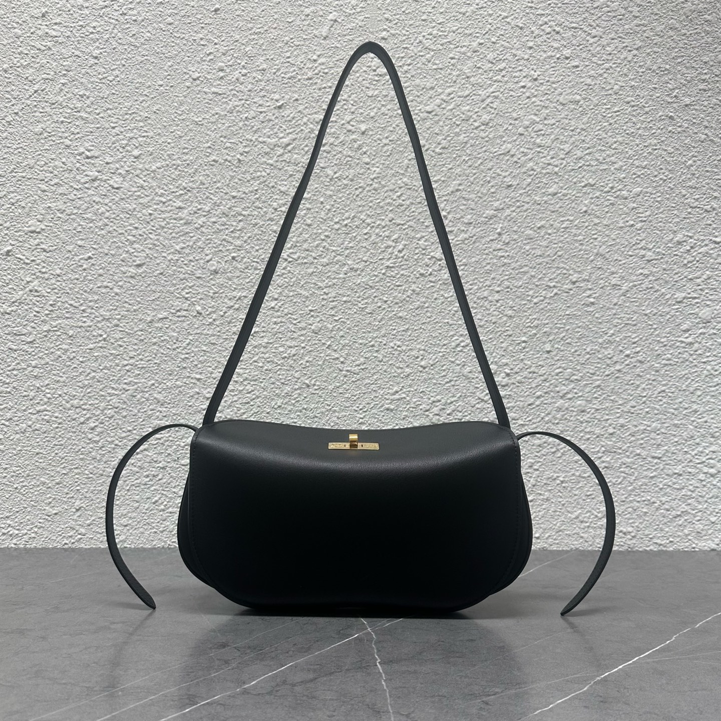 Big product details💯💯CE Hot dog bag!
CE’s dazzling work | Hot dog buns are here!
The Hot Dog Bag on the Ce 2026 spring and summer show has finally officially landed photo 3