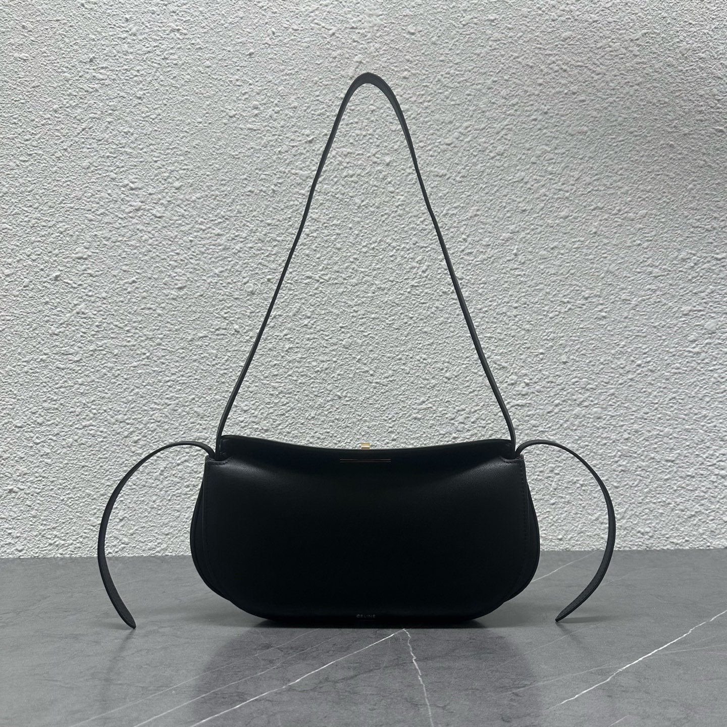 Big product details💯💯CE Hot dog bag!
CE’s dazzling work | Hot dog buns are here!
The Hot Dog Bag on the Ce 2026 spring and summer show has finally officially landed