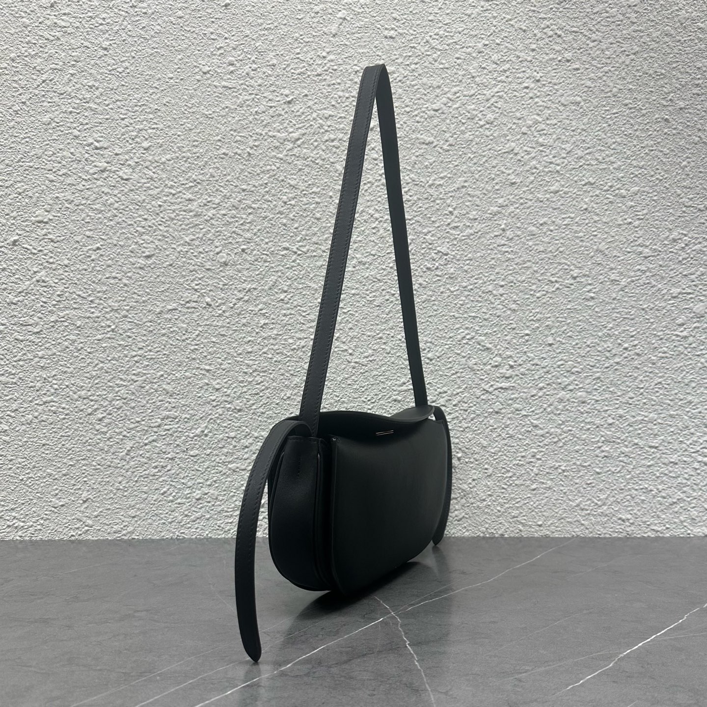 Big product details💯💯CE Hot dog bag!
CE’s dazzling work | Hot dog buns are here!
The Hot Dog Bag on the Ce 2026 spring and summer show has finally officially landed photo 9