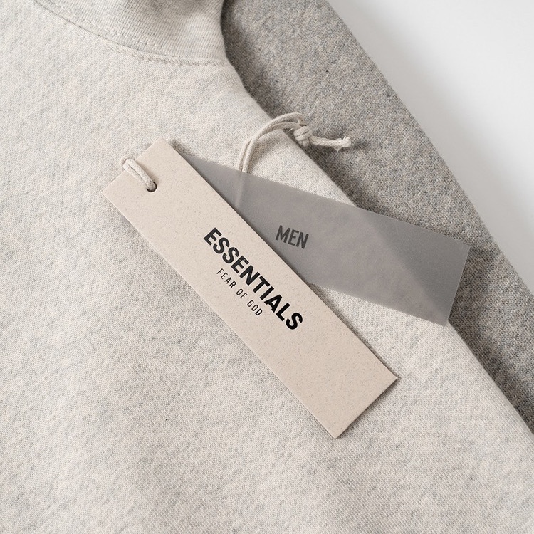 107💰【款号278/深燕麦灰色】顶级版本FEAR OF GOD ESSENTIALS FOG胸口后背植绒男女情侣明星同款秋冬纯棉圆领卫衣
第八季最新款植绒LOGO帽衫一出,可谓是爆款中的爆款,各大明星抢先上身!植绒技术的称托和FOG简约的高街时尚风格首尾呼应,相互称托满满的高级感!同时又时髦百搭 !
ESSENTIALS FEAR OF GOD字母元素的印花 采用进口savdni闪电3000W高频静电植绒机制作 ,原版一致工艺,非绒片。【胸口LOGO FEAR的A字母采用覆盖式,A字母没有镂空,这个是防伪鉴定点】
面料采用的400克纯棉抓绒面料,面料柔软,舒适,垂感十足。
颜色:深麻灰 黑色 浅麻灰
尺码:S-XL