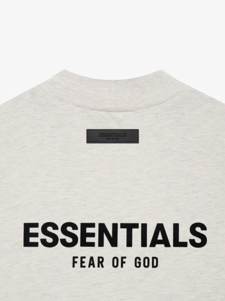 74💰绿X版本【燕麦色】顶级版本FEAR OF GOD ESSENTIALS FOG胸口后背植绒男女情侣明星同款纯棉宽松透气短袖T恤
第八季最新款植绒LOGO一出,可谓是爆款中的爆款,各大明星抢先上身!植绒技术的称托和FOG简约的高街时尚风格首尾呼应,相互称托满满的高级感!同时又时髦百搭 !
ESSENTIALS FEAR OF GOD字母元素的印花 采用进口savdni闪电3000W高频静电植绒机制作 ,原版一致工艺,非绒片。
面料采用的280克纯棉抓绒面料,面料柔软,舒适,垂感十足。
颜色:中麻灰 黑色 小麦色 浅麻灰
尺码:XS-XL