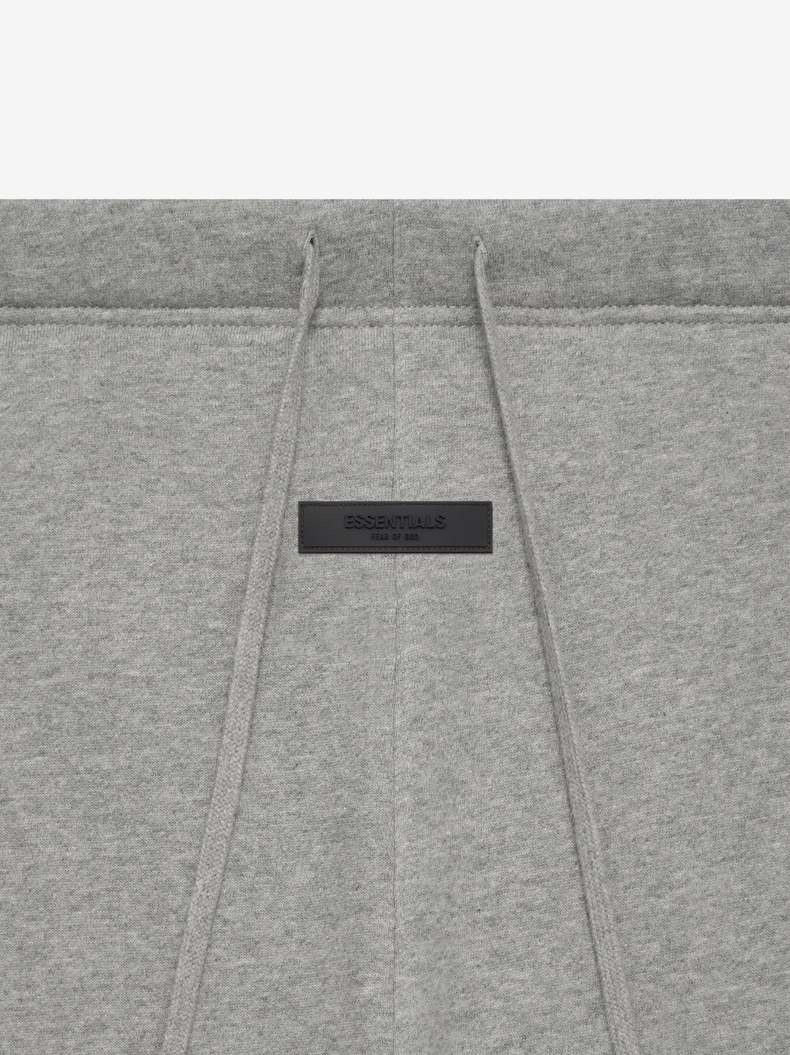 84💰绿X版本【深燕麦色】顶级版本FEAR OF GOD ESSENTIALS FOG小标植绒短裤男女情侣明星同款纯棉宽松透气休闲裤
第八季最新款植绒LOGO一出,可谓是爆款中的爆款,各大明星抢先上身!植绒技术的称托和FOG简约的高街时尚风格首尾呼应,相互称托满满的高级感!同时又时髦百搭 !
ESSENTIALS FEAR OF GOD字母元素的印花 采用进口savdni闪电3000W高频静电植绒机制作 ,原版一致工艺,非绒片。
面料采用的380克纯棉抓绒面料,面料柔软,舒适,垂感十足。
颜色:黑色 深燕麦 燕麦色
尺码:XS-XL
