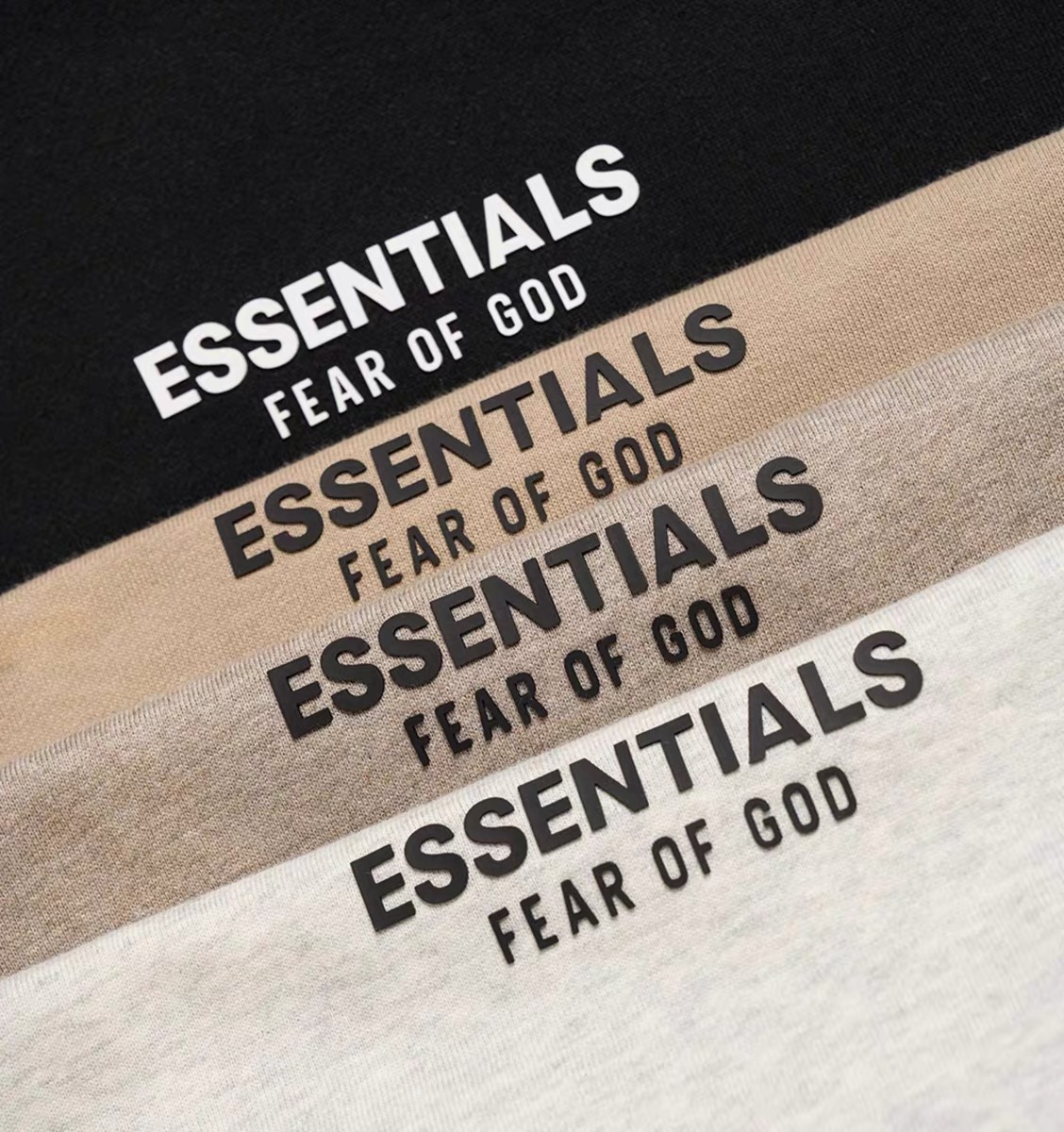 124💰顶级版本Fear of God Essentials FALL24 HOLIDAY系列 Fleece Hoodie 连帽简约硅胶字母舒适加绒字母卫衣 男女同款
高品面料采用高端460克面料!丝滑柔顺!不变形,不起球!
三道质检制规整 做工精致 ,上身舒适透气有质感。
后背定制3D硅胶铭牌。
区别于中规中矩的卫衣,他的设计让它可以行走在更多的场合,无论是运动还是商务,休闲还是正式,都可以完美的融合在当下的穿搭。纯棉的面料吸汗又柔软,非常适合春秋季节的穿着~百搭又好看的一件潮人单品,入手不亏!
颜色:深雾灰 浅雾灰 陨石黑 漠金棕
尺码:S-XL