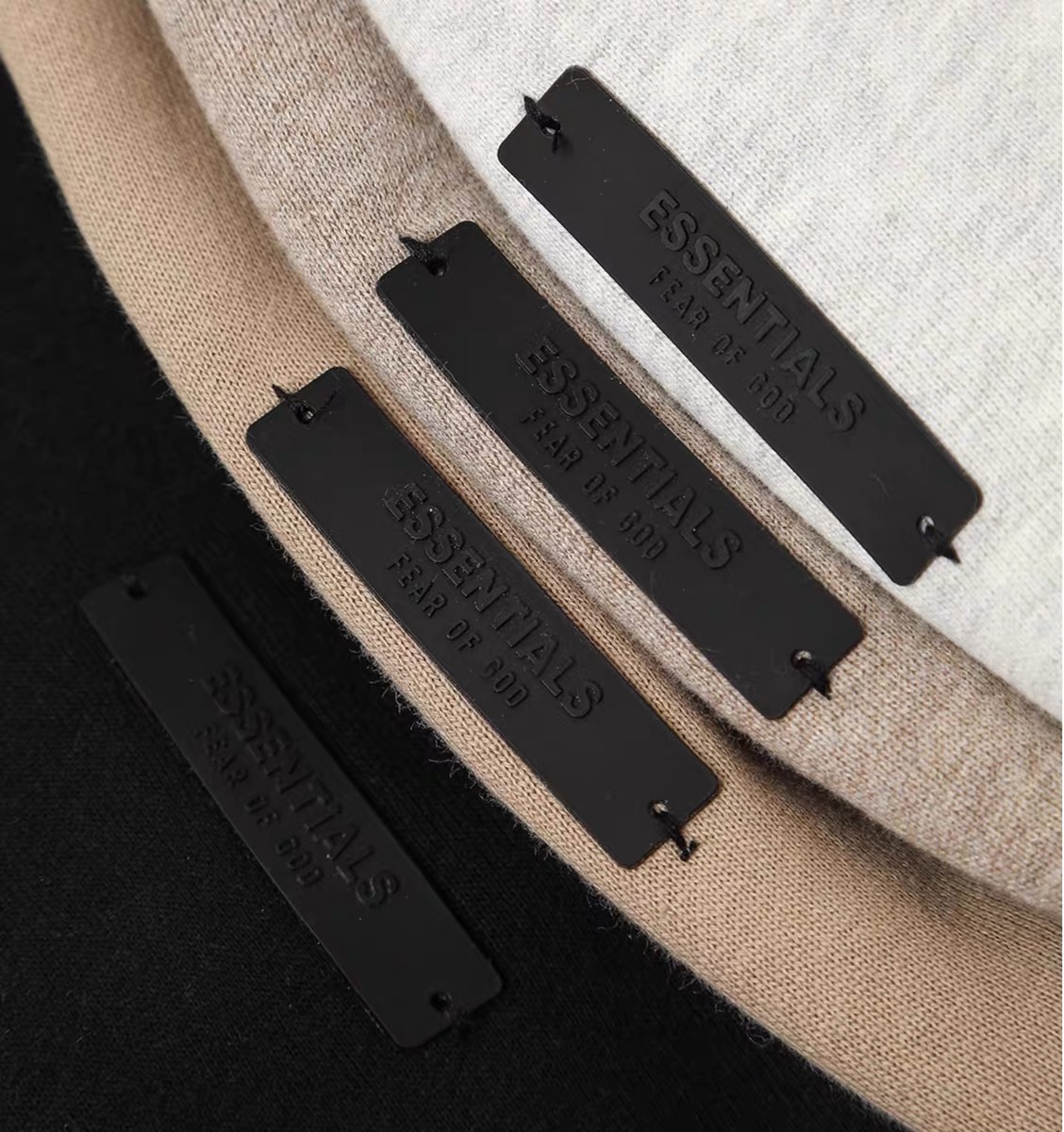 124💰顶级版本Fear of God Essentials FALL24 HOLIDAY系列 Fleece Hoodie 连帽简约硅胶字母舒适加绒字母卫衣 男女同款
高品面料采用高端460克面料!丝滑柔顺!不变形,不起球!
三道质检制规整 做工精致 ,上身舒适透气有质感。
后背定制3D硅胶铭牌。
区别于中规中矩的卫衣,他的设计让它可以行走在更多的场合,无论是运动还是商务,休闲还是正式,都可以完美的融合在当下的穿搭。纯棉的面料吸汗又柔软,非常适合春秋季节的穿着~百搭又好看的一件潮人单品,入手不亏!
颜色:深雾灰 浅雾灰 陨石黑 漠金棕
尺码:S-XL