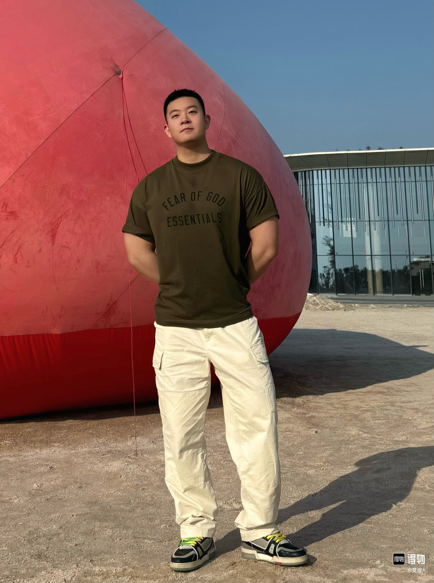 🎀爆款模特图🎀83💰全套对版Fear of God Essentials Fall24 BACK TO SCHOOL系列 Womens Tri-Blend Crewneck Tee 字母印花圆领宽松短款短袖T恤 男女同款
高品面料采用高端260克面料!丝滑柔顺!不变形,不起球!
三道质检制规整 做工精致 ,上身舒适透气有质感。
后背定制3D硅胶铭牌。
区别于中规中矩的卫衣,他的设计让它可以行走在更多的场合,无论是运动还是商务,休闲还是正式,都可以完美的融合在当下的穿搭。纯棉的面料吸汗又柔软,非常适合春秋季节的穿着~百搭又好看的一件潮人单品,入手不亏!
颜色:曜石黑 燕麦灰 象牙白 长青绿 橄榄绿
尺码XS-XL