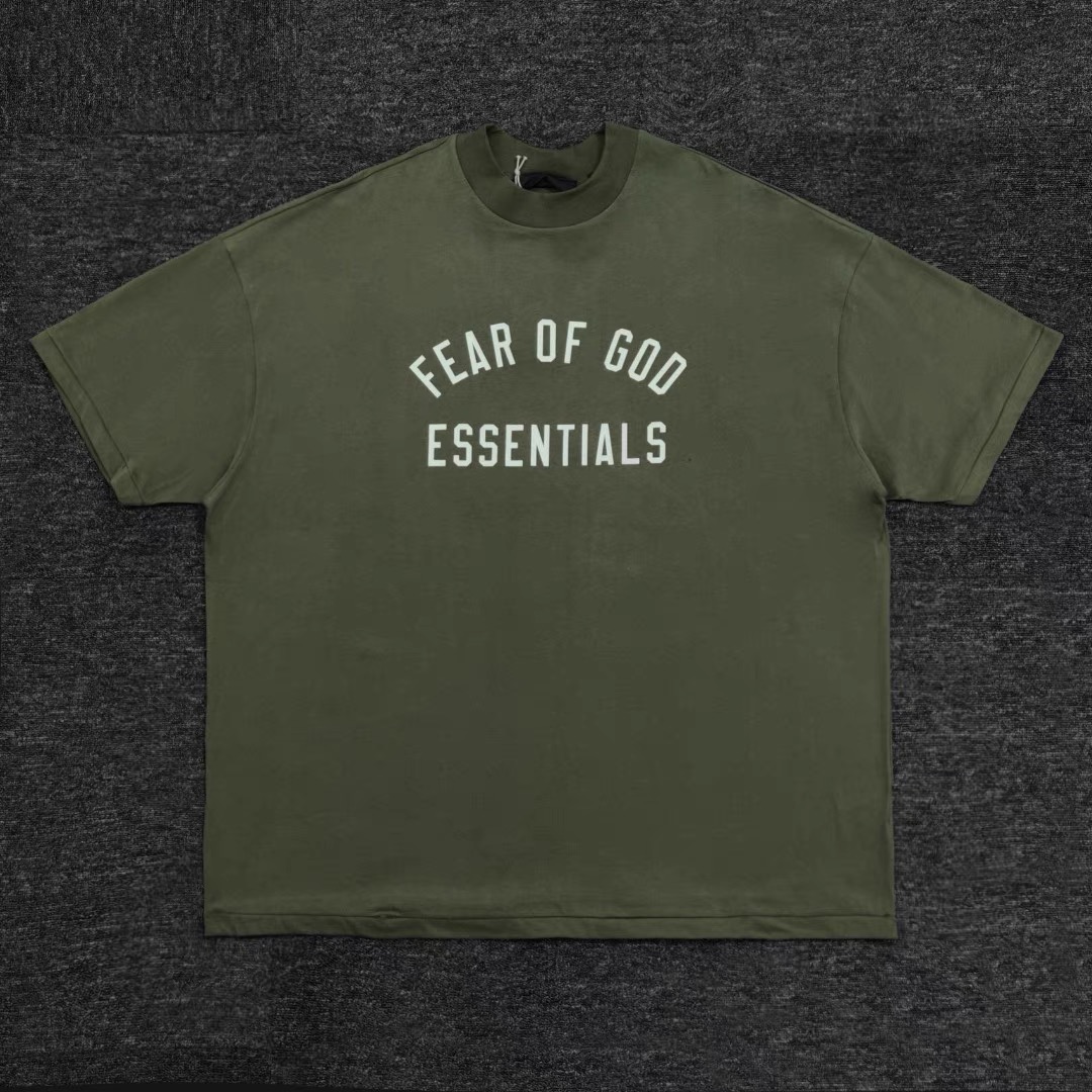 83💰全套对版Fear of God Essentials Fall24 BACK TO SCHOOL系列 Womens Tri-Blend Crewneck Tee 字母印花圆领宽松短款短袖T恤 男女同款
高品面料采用高端260克面料!丝滑柔顺!不变形,不起球!
三道质检制规整 做工精致 ,上身舒适透气有质感。
后背定制3D硅胶铭牌。
区别于中规中矩的卫衣,他的设计让它可以行走在更多的场合,无论是运动还是商务,休闲还是正式,都可以完美的融合在当下的穿搭。纯棉的面料吸汗又柔软,非常适合春秋季节的穿着~百搭又好看的一件潮人单品,入手不亏!
颜色:曜石黑 燕麦灰 象牙白 长青绿 橄榄绿
尺码XS-XL