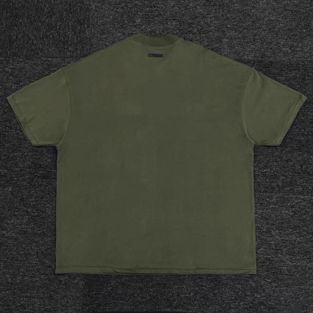 83💰全套对版Fear of God Essentials Fall24 BACK TO SCHOOL系列 Womens Tri-Blend Crewneck Tee 字母印花圆领宽松短款短袖T恤 男女同款
高品面料采用高端260克面料!丝滑柔顺!不变形,不起球!
三道质检制规整 做工精致 ,上身舒适透气有质感。
后背定制3D硅胶铭牌。
区别于中规中矩的卫衣,他的设计让它可以行走在更多的场合,无论是运动还是商务,休闲还是正式,都可以完美的融合在当下的穿搭。纯棉的面料吸汗又柔软,非常适合春秋季节的穿着~百搭又好看的一件潮人单品,入手不亏!
颜色:曜石黑 燕麦灰 象牙白 长青绿 橄榄绿
尺码XS-XL