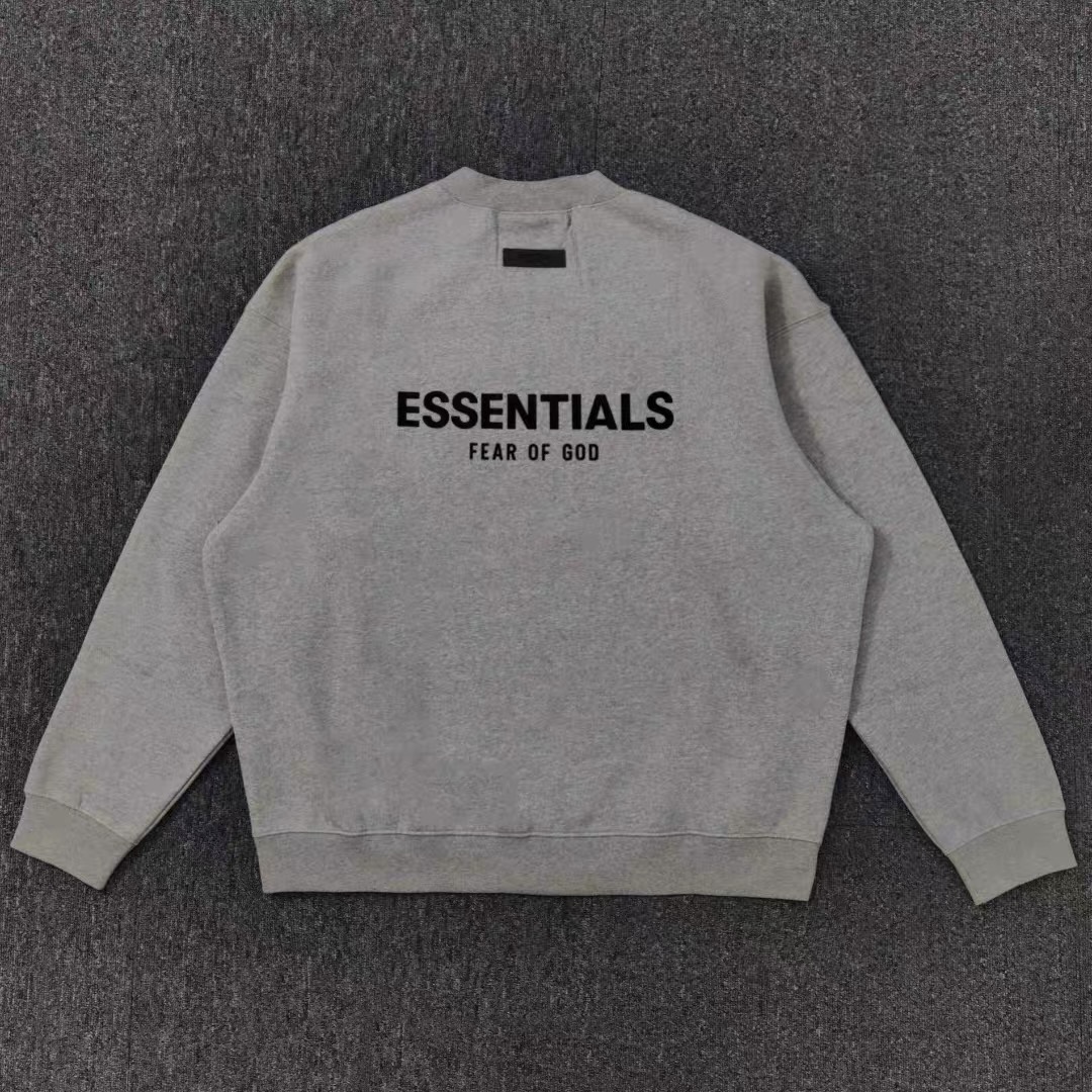 107💰【款号278/深燕麦灰色】顶级版本FEAR OF GOD ESSENTIALS FOG胸口后背植绒男女情侣明星同款秋冬纯棉圆领卫衣
第八季最新款植绒LOGO帽衫一出,可谓是爆款中的爆款,各大明星抢先上身!植绒技术的称托和FOG简约的高街时尚风格首尾呼应,相互称托满满的高级感!同时又时髦百搭 !
ESSENTIALS FEAR OF GOD字母元素的印花 采用进口savdni闪电3000W高频静电植绒机制作 ,原版一致工艺,非绒片。【胸口LOGO FEAR的A字母采用覆盖式,A字母没有镂空,这个是防伪鉴定点】
面料采用的400克纯棉抓绒面料,面料柔软,舒适,垂感十足。
颜色:深麻灰 黑色 浅麻灰
尺码:S-XL