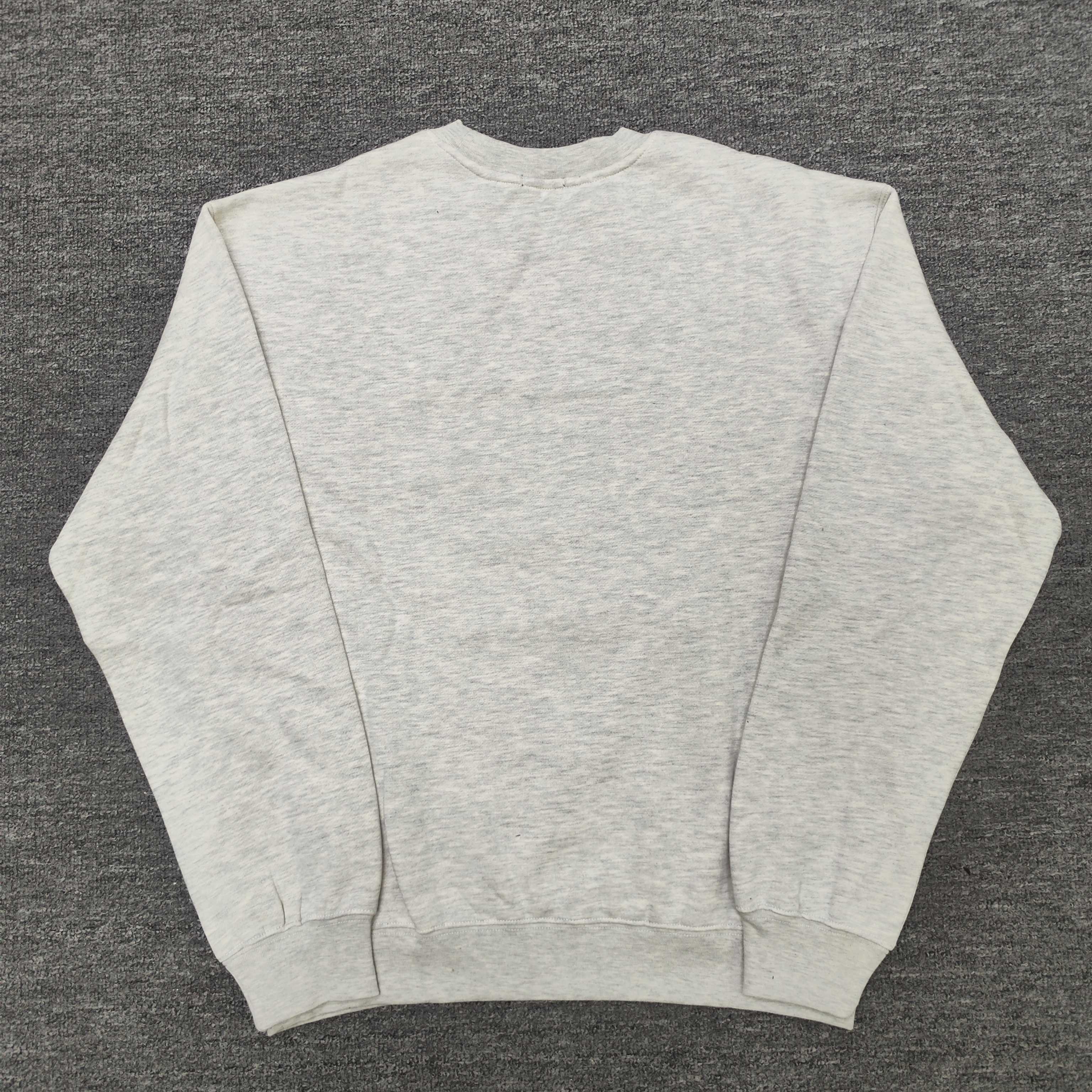 供货价:27💰『新品发布会』纯棉毛圈设计,300克足重量,贸易出口货,原包装吊牌（另有38💴华棉版本340克推荐入手）可以随意来图订制 支持一件代发 批发 等   【都是印花非刺绣🪡如果要刺绣需要联系客服】
WE11DONE经典款全棉加厚320g休闲圆领卫衣男女同款
扫码芯片过验版本 
卫衣采用320g多支纱线纺织工艺 手感厚实
全棉面料 透气舒适 顶级质感
颜色：图示颜色
尺码：M L XL
 胸围 肩宽 袖长 衣长
M 62 63.5 53 70
L 64 65.5 54.5 72
XL 66 67.5 56 74
尺码 建议身高 建议体重
M 160cm-170cm 50kg-65kg
L 170cm-180cm 65k g-85kg
XL 180cm-195cm 85kg-115kg