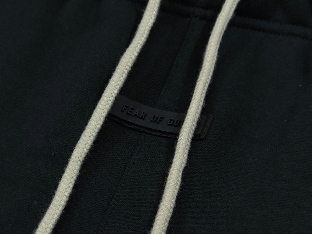 Fear of God fear of god fog essentials复线23ss最新款硅胶植绒字母印花短裤