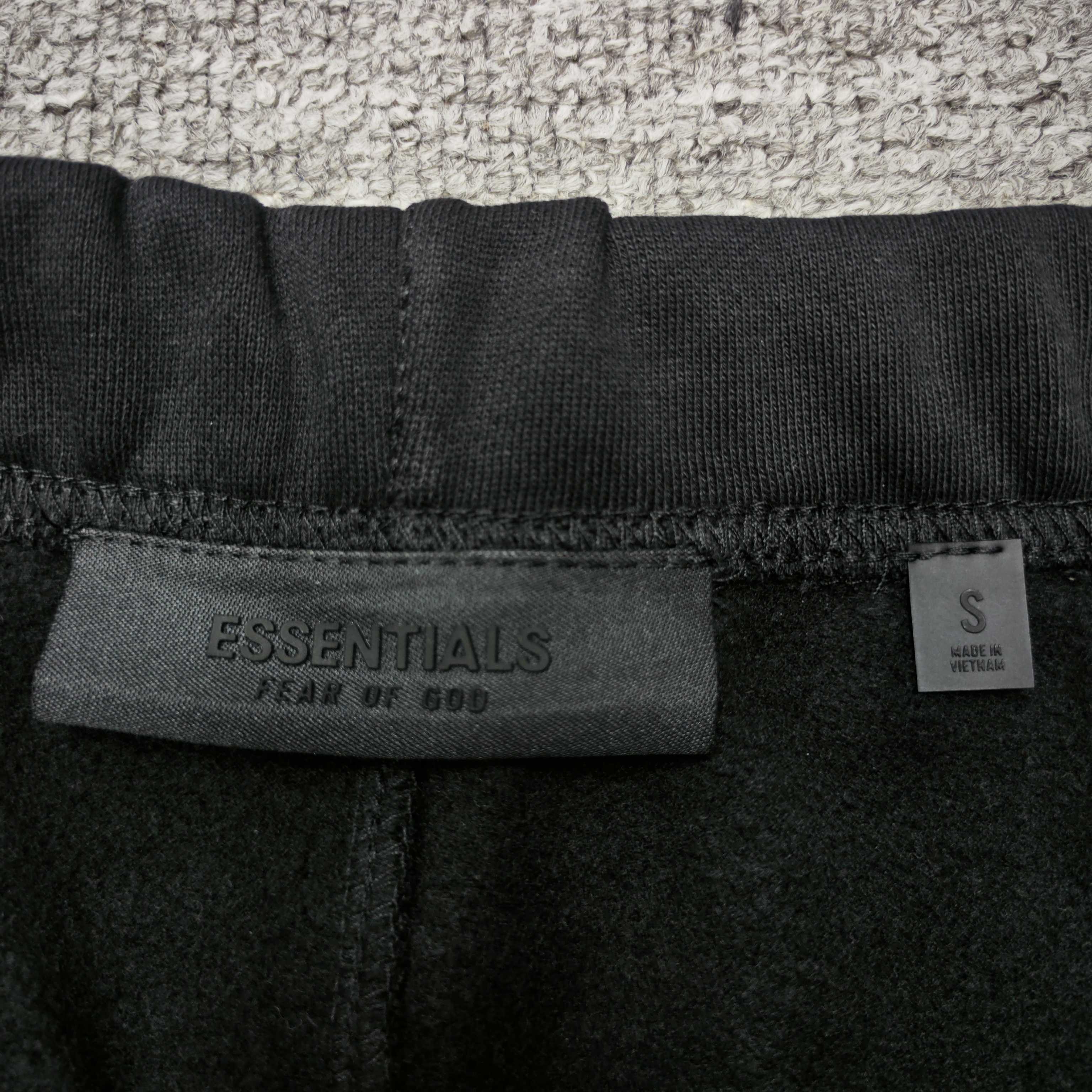 Fear of God fear of god fog essentials复线23ss最新款硅胶植绒字母印花短裤