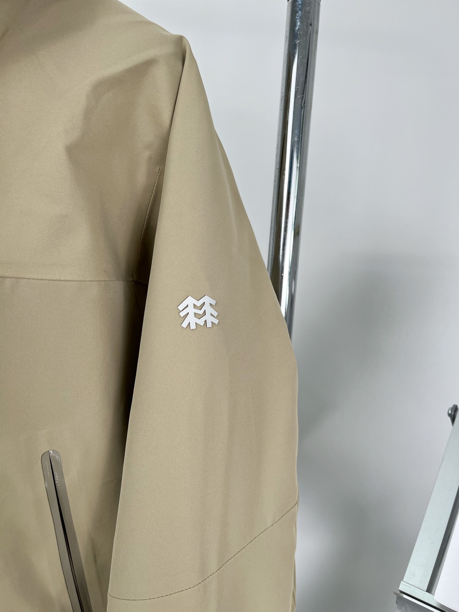 YOUL Kolon Kolong Three-and-a-Fowl Suit: Simple Design in Black, Yellow, Colossal Gray - 图片 5