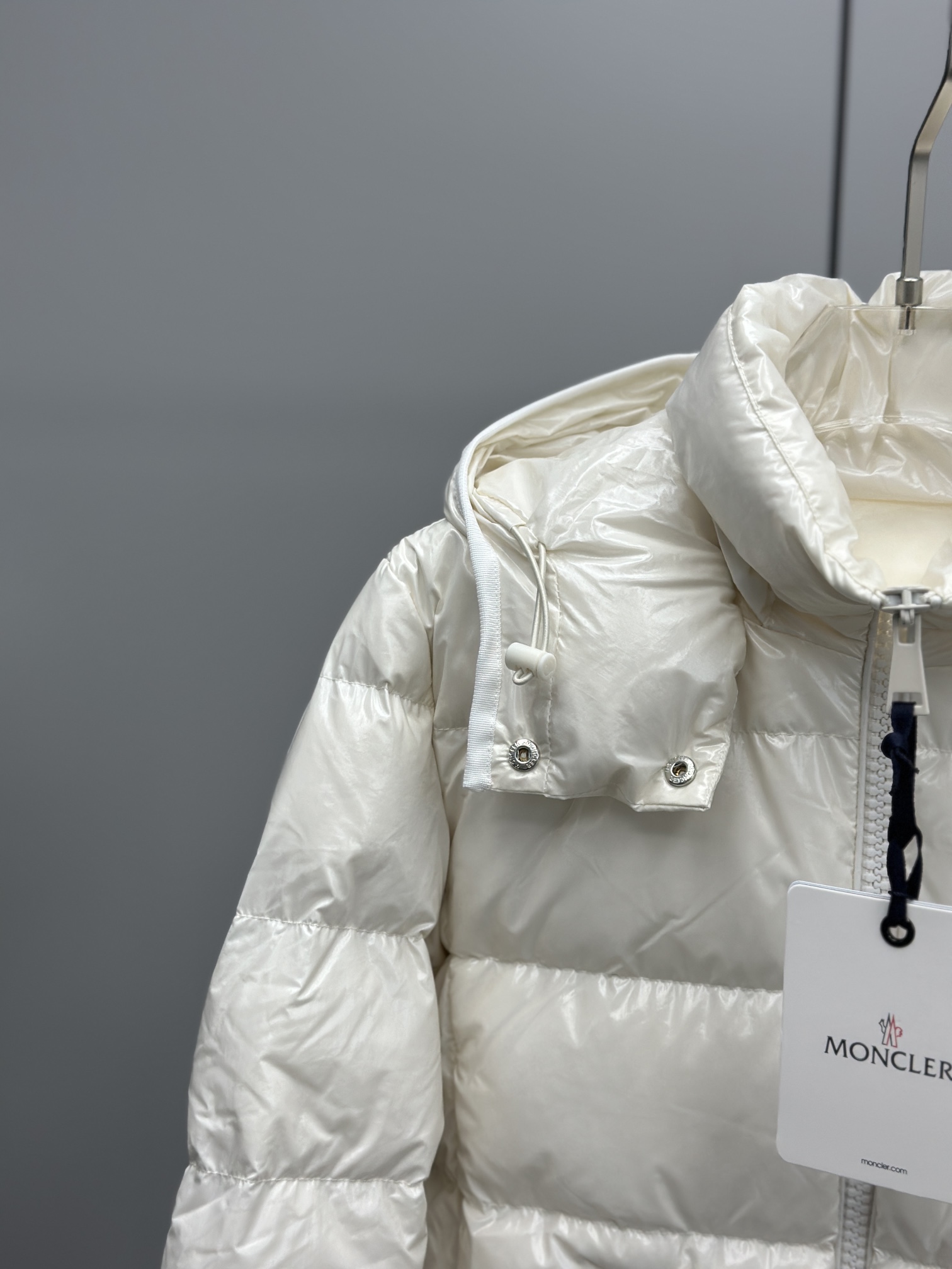 Moncler Andro Women's Hooded Down Puffer Jacket - Stylish & Lightweight 6 i1724248960 1521 1