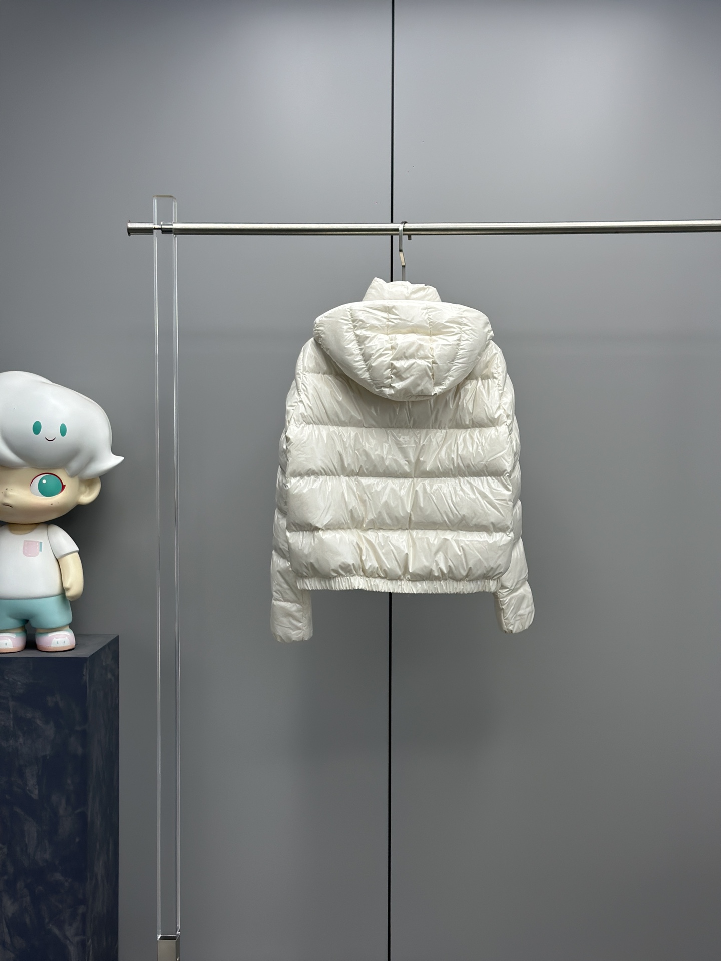 Moncler Andro Women's Hooded Down Puffer Jacket - Stylish & Lightweight 10 i1724248960 2669 8