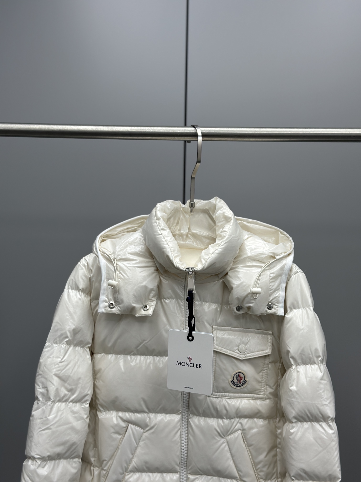 Moncler Andro Women's Hooded Down Puffer Jacket - Stylish & Lightweight 4 i1724248960 8245 6