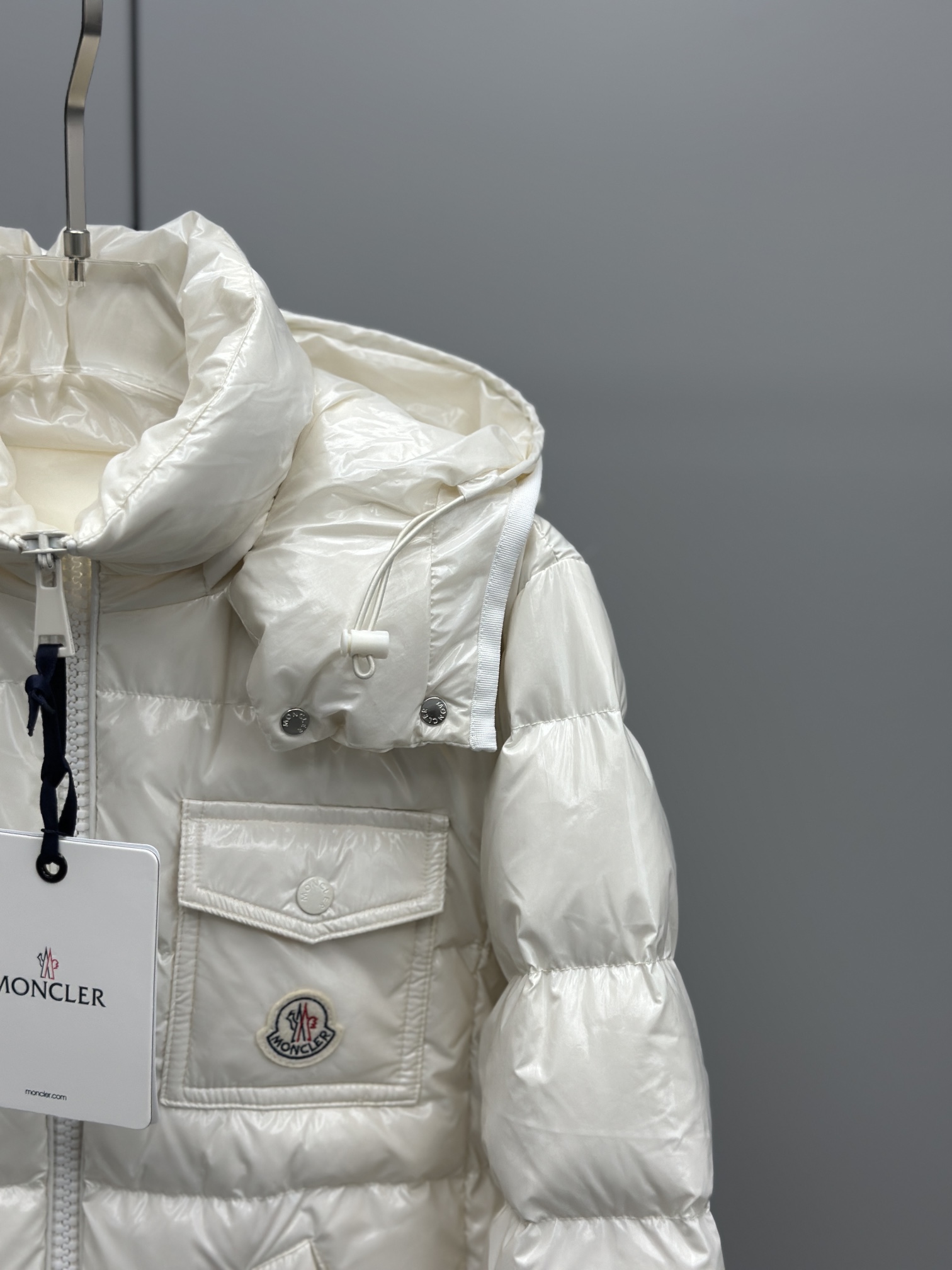 Moncler Andro Women's Hooded Down Puffer Jacket - Stylish & Lightweight 5 i1724248960 9457 4