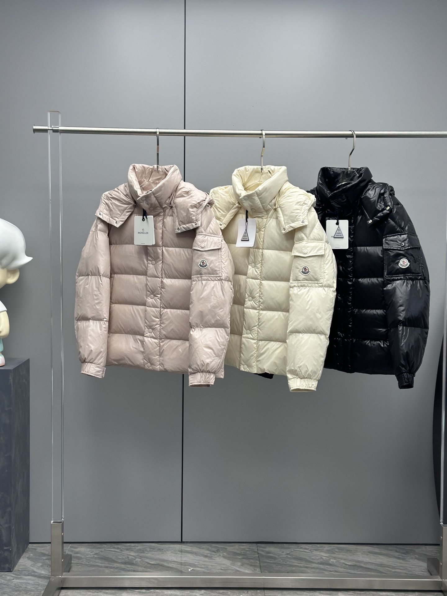 Moncler ملابس المعطف & السترة سترة أسفل البيج أسود . وردي أبيض العام للرجال والنساء سلسلة الشتاء معطف مع قبعة