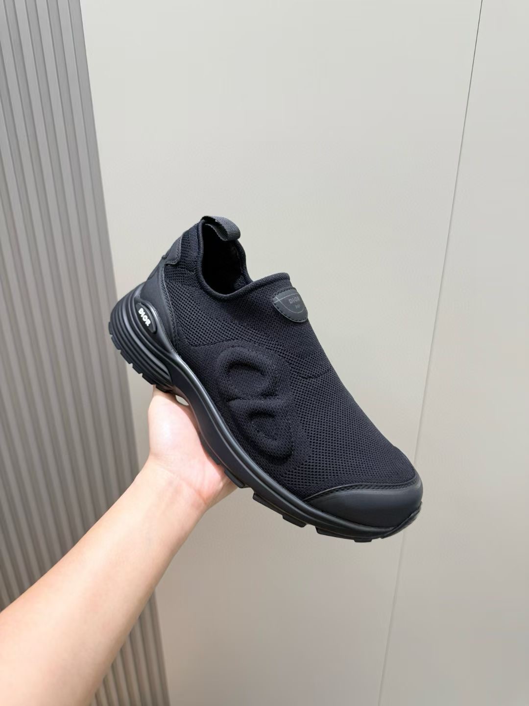 B30 Las zapatillas de caña baja Countdown acentúan el look elegante y deportivo de los nuevos básico