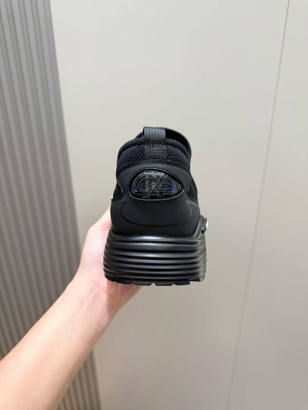 B30 Las zapatillas de caña baja Countdown acentúan el look elegante y deportivo de los nuevos básico