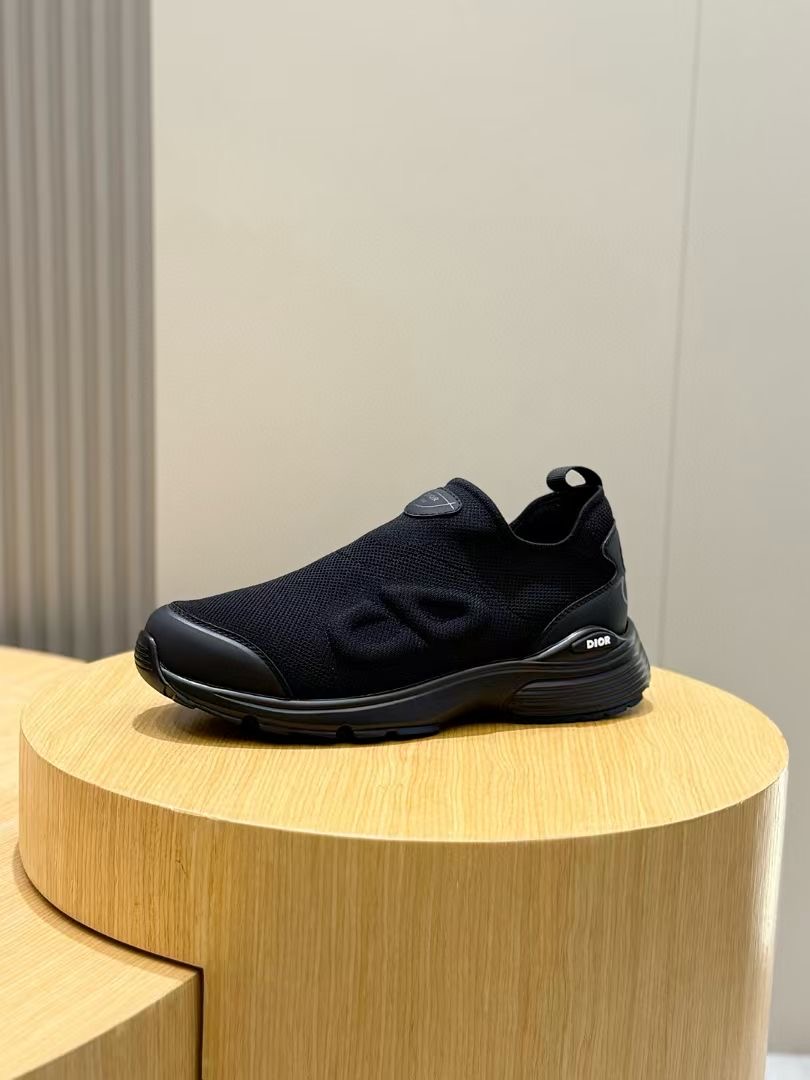 B30 Las zapatillas de caña baja Countdown acentúan el look elegante y deportivo de los nuevos básico