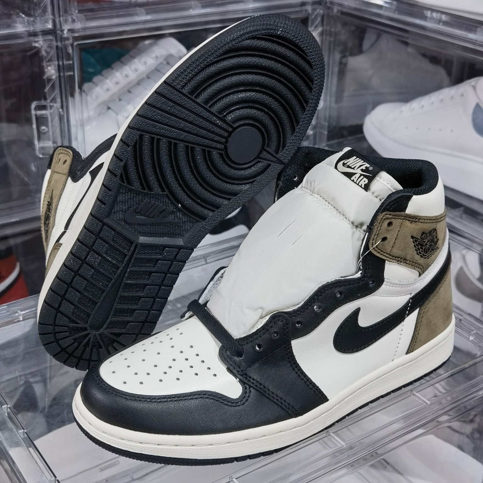 AJ1小倒钩尺码:40-48纯原版出品-AirJordan1DarkMochaAJ1小倒钩黑棕黑摩卡高帮