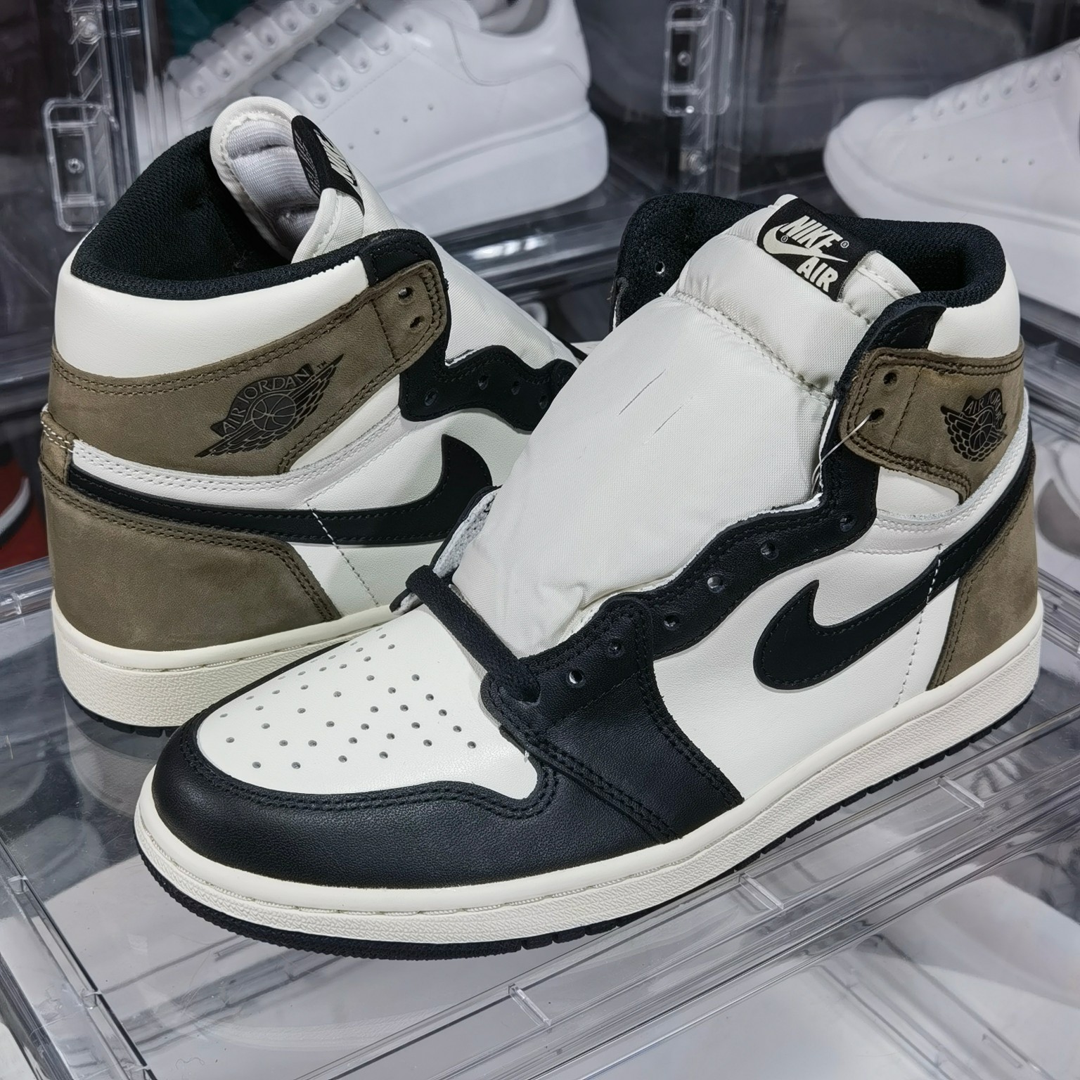 AJ1小倒钩尺码:40-48纯原版出品-AirJordan1DarkMochaAJ1小倒钩黑棕黑摩卡高帮