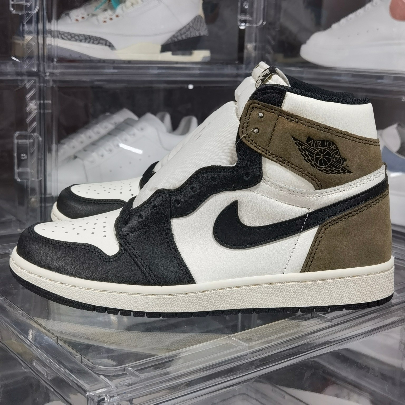 AJ1小倒钩尺码:40-48纯原版出品-AirJordan1DarkMochaAJ1小倒钩黑棕黑摩卡高帮