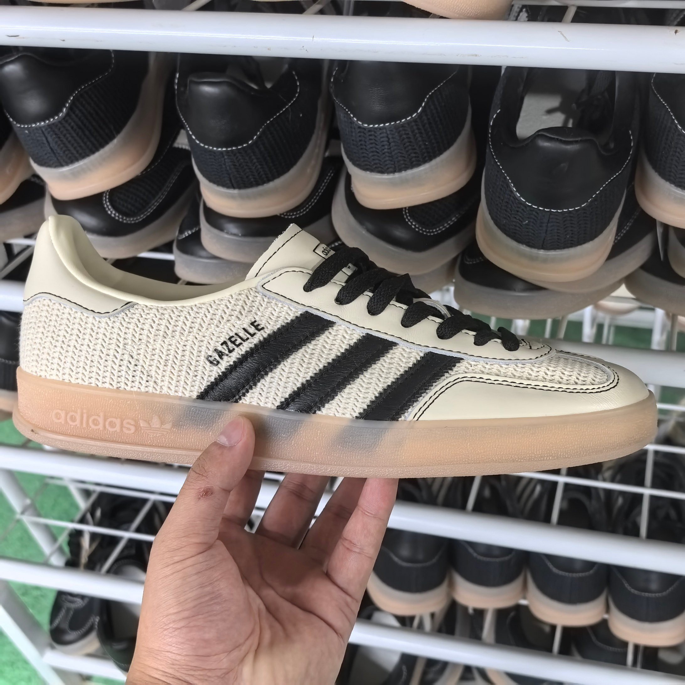特价福利 德训Gazelle系列白网全头层出货 货号: JQ7083 尺码:35.5 36 36.5 37 38 38 特价福利 德训Gazelle系列白网全头层出货 货号: JQ7083 尺码:35.5 36 36.5 37 38 38