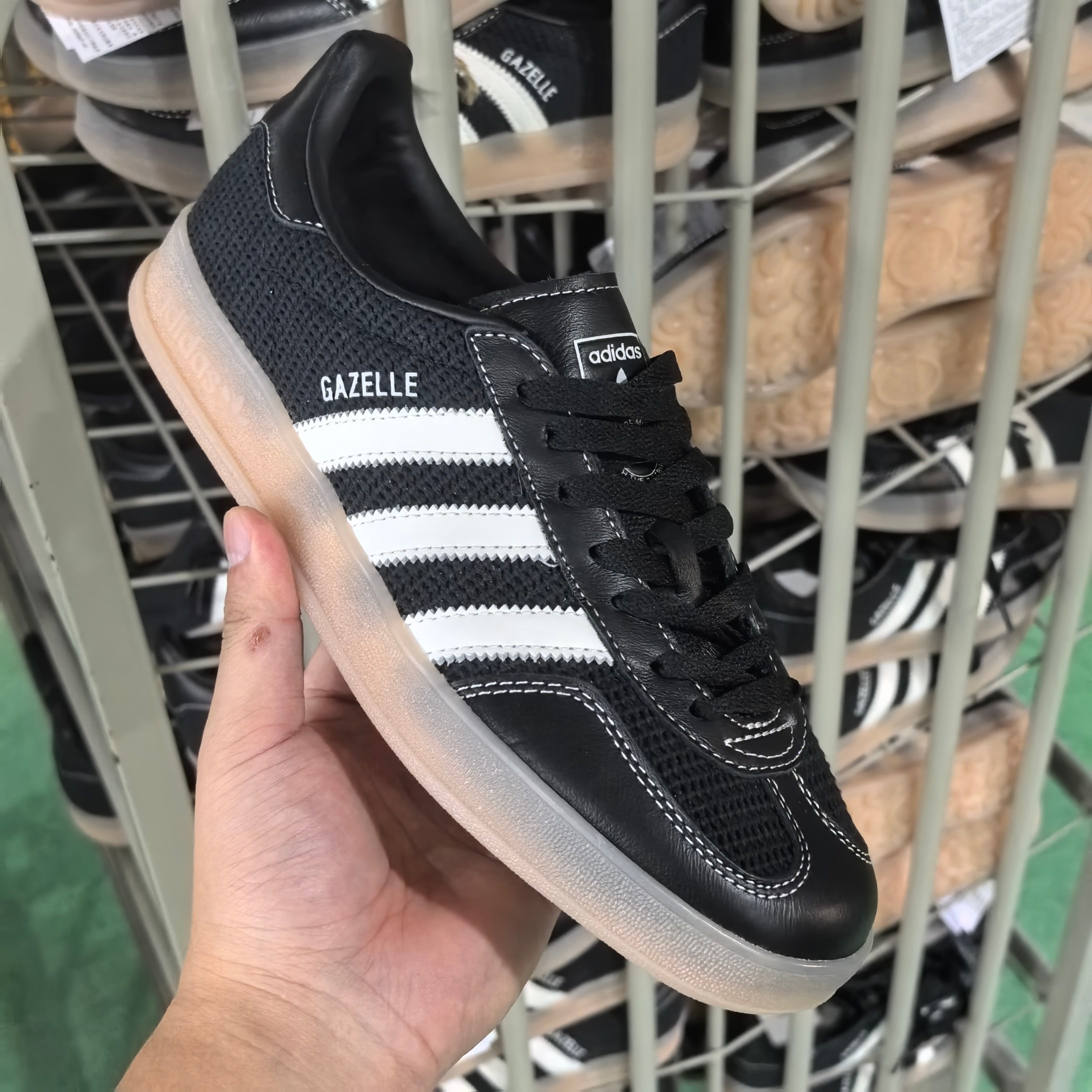 特价福利 德训Gazelle系列黑网全头层出货 货号: JQ7084 尺码:35.5 36 36.5 37 38 38.