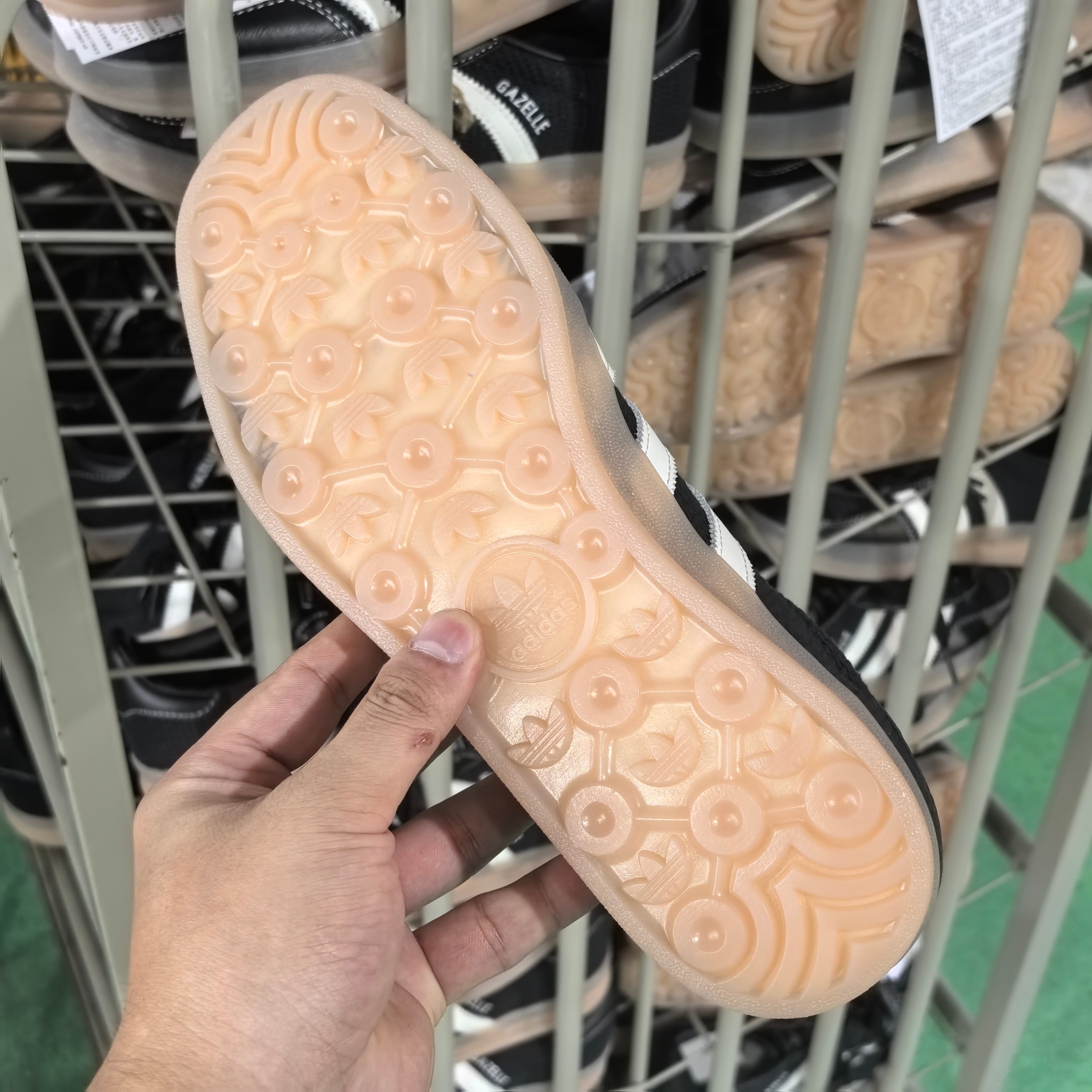 特价福利 德训Gazelle系列黑网全头层出货 货号: JQ7084 尺码:35.5 36 36.5 37 38 38.