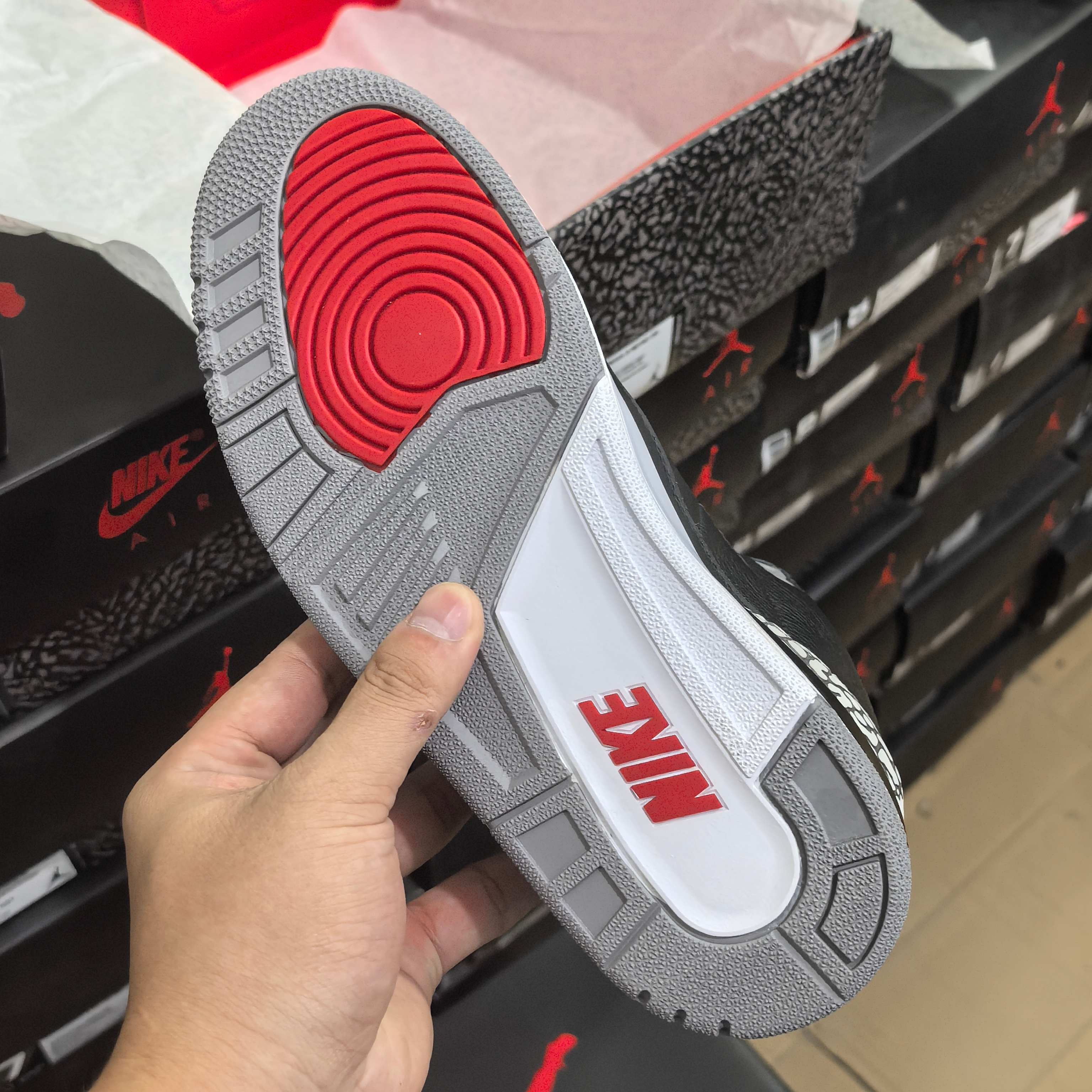 特价福利巅峰外贸AJ3全系列特价开闸 轰炸双11全头层皮品质 用料相当良心 品质如实拍无过多文案 直接猛