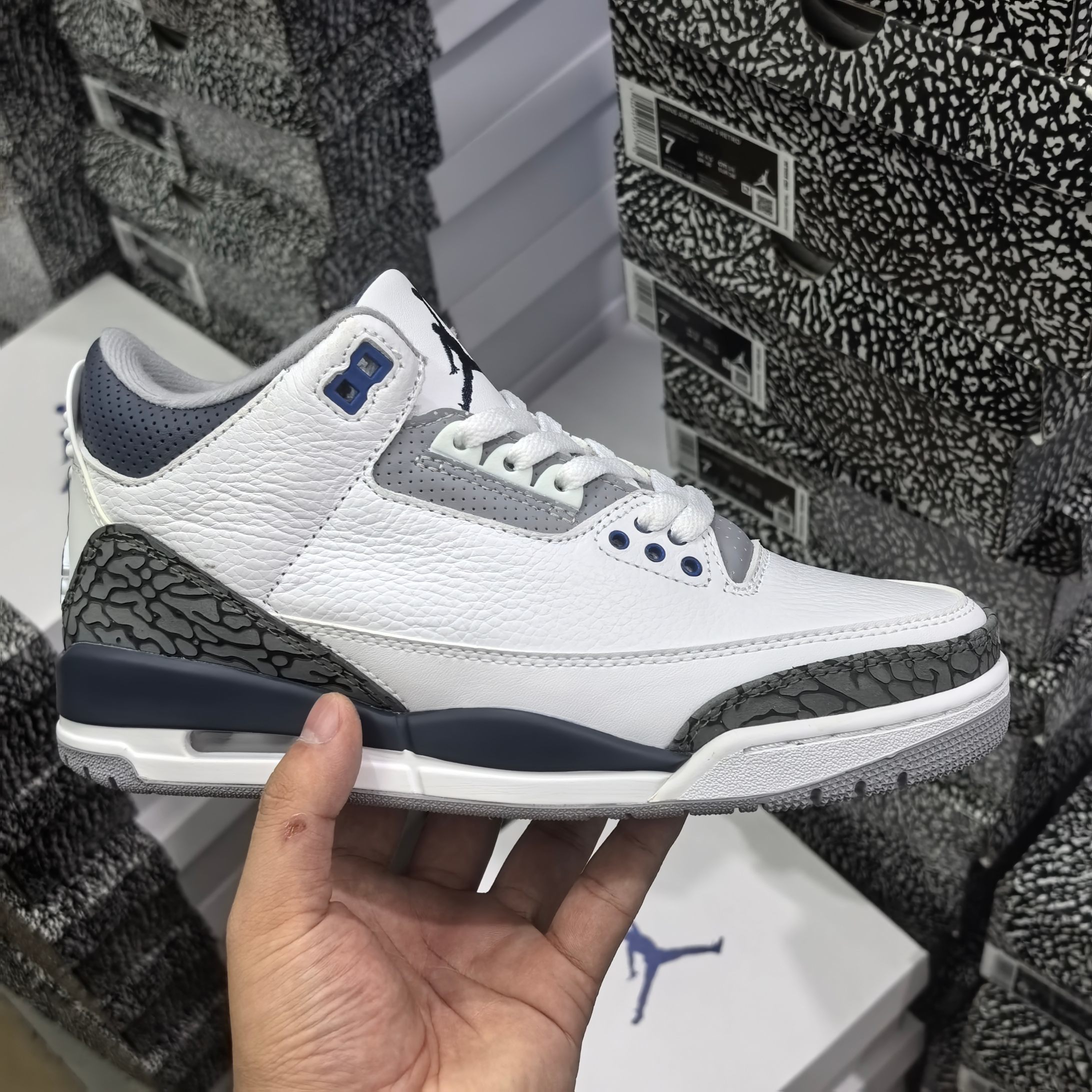 特价福利巅峰外贸AJ3全系列特价开闸 轰炸双11全头层皮品质 用料相当良心 品质如实拍无过多文案 直接猛