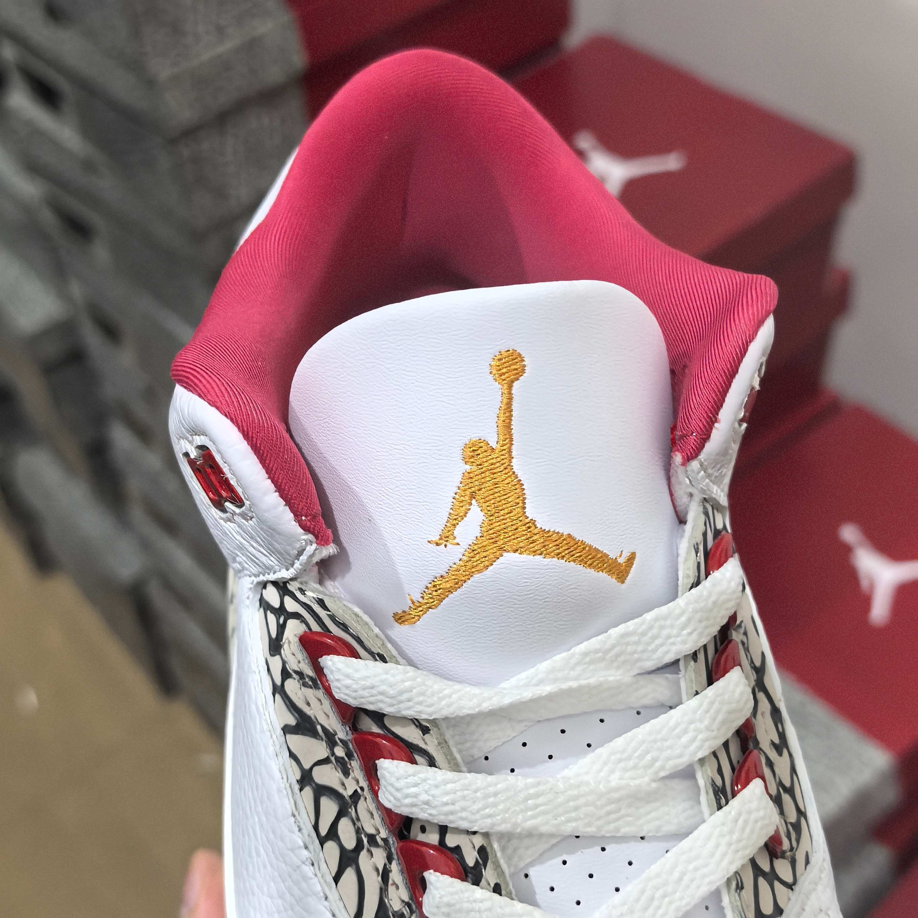特价福利巅峰外贸AJ3全系列特价开闸 轰炸双11全头层皮品质 用料相当良心 品质如实拍无过多文案 直接猛