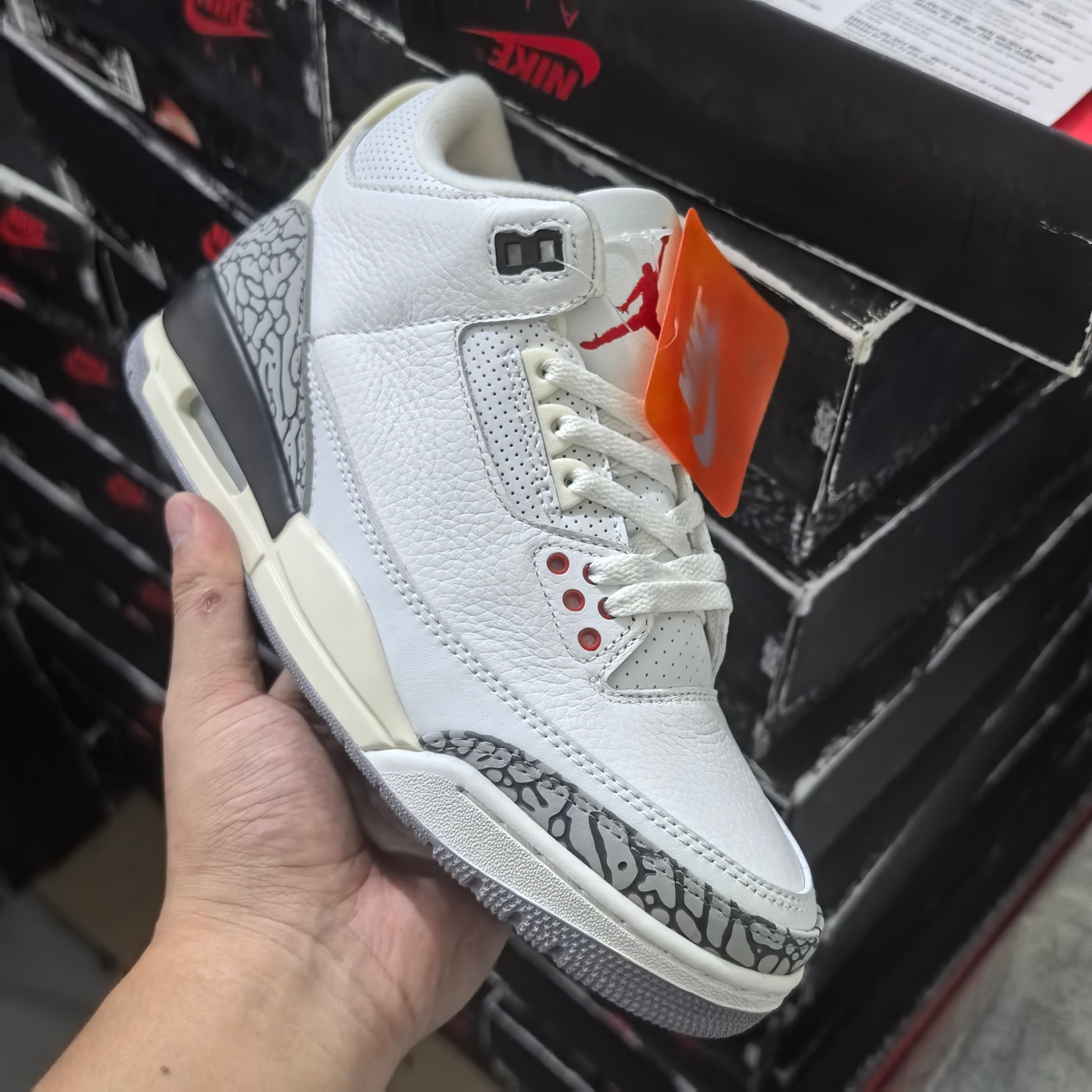 特价福利巅峰外贸AJ3全系列特价开闸 轰炸双11全头层皮品质 用料相当良心 品质如实拍无过多文案 直接猛