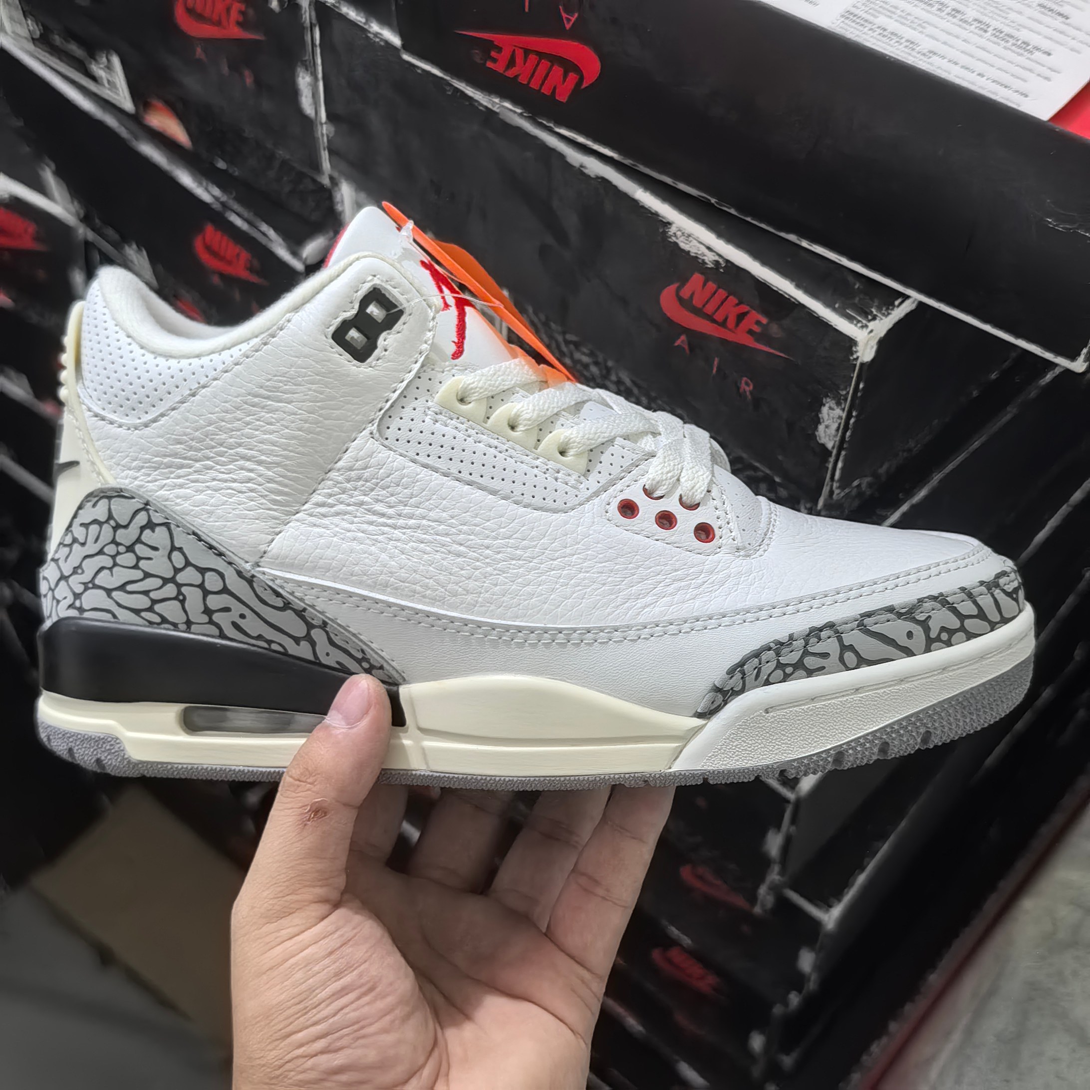 特价福利巅峰外贸AJ3全系列特价开闸 轰炸双11全头层皮品质 用料相当良心 品质如实拍无过多文案 直接猛