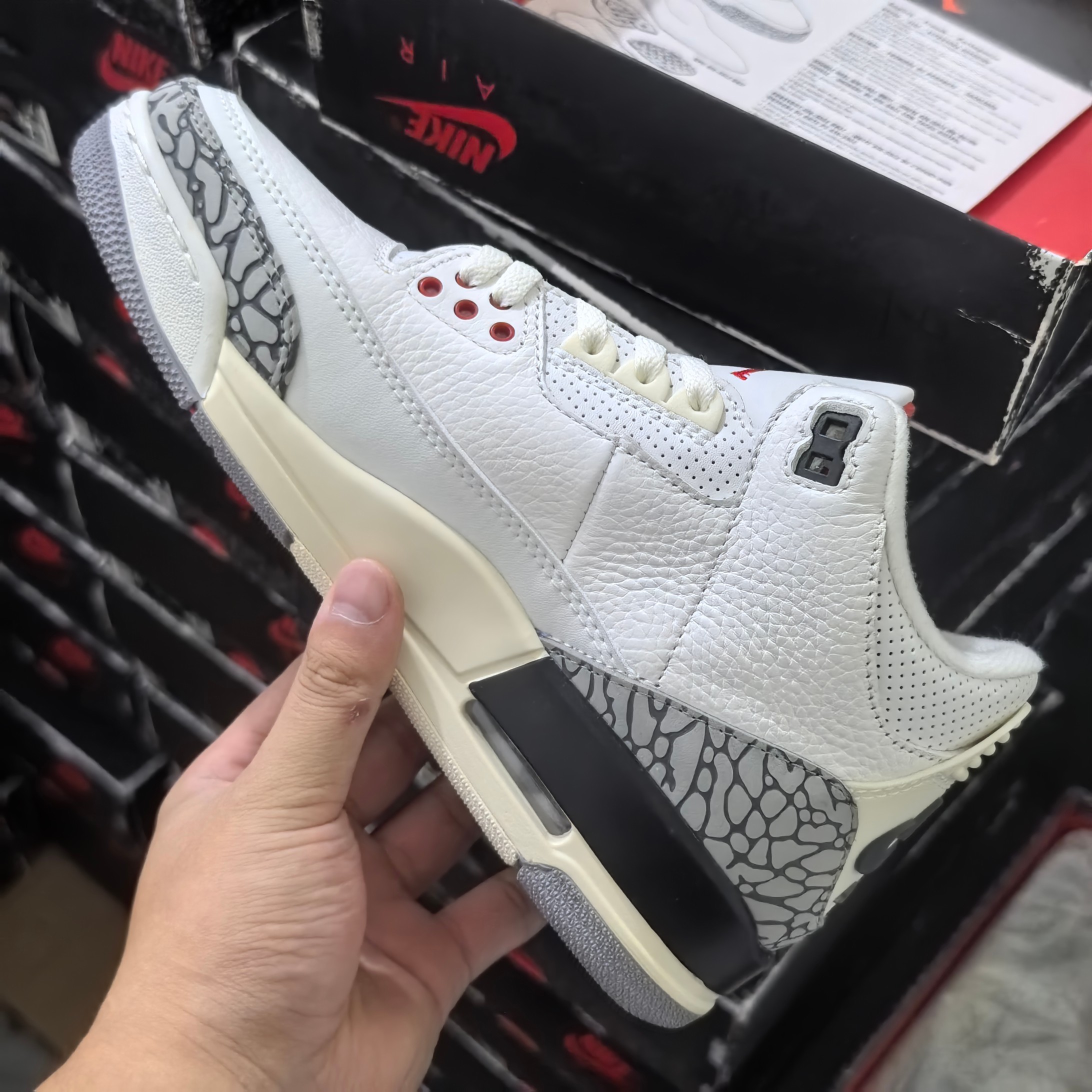 特价福利巅峰外贸AJ3全系列特价开闸 轰炸双11全头层皮品质 用料相当良心 品质如实拍无过多文案 直接猛
