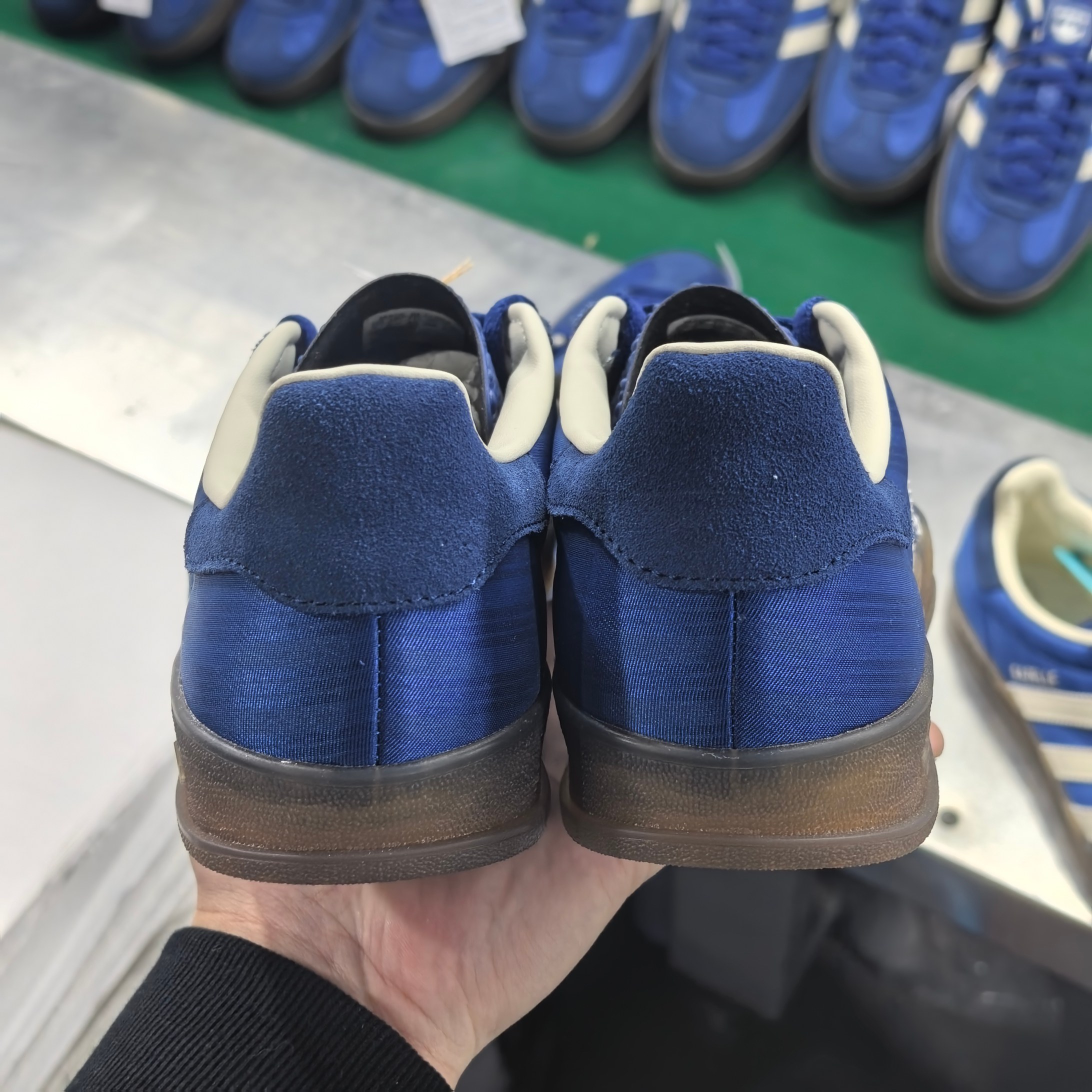 蓝色AD GAZELLE INDOOR 舒适百搭 耐磨 低帮 板鞋 女款 蓝色全码入库可对比市场任何在售