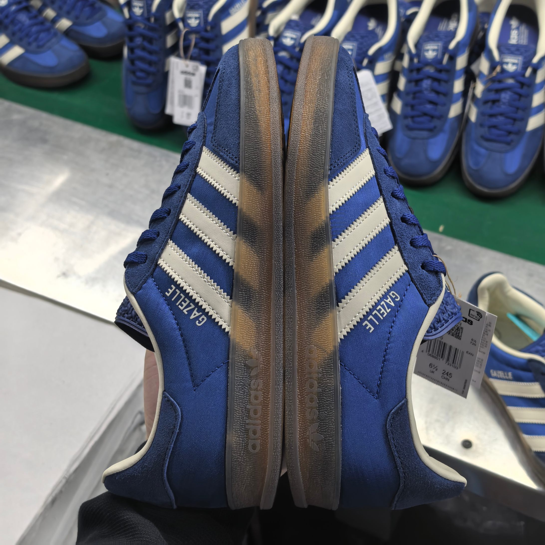 蓝色AD GAZELLE INDOOR 舒适百搭 耐磨 低帮 板鞋 女款 蓝色全码入库可对比市场任何在售